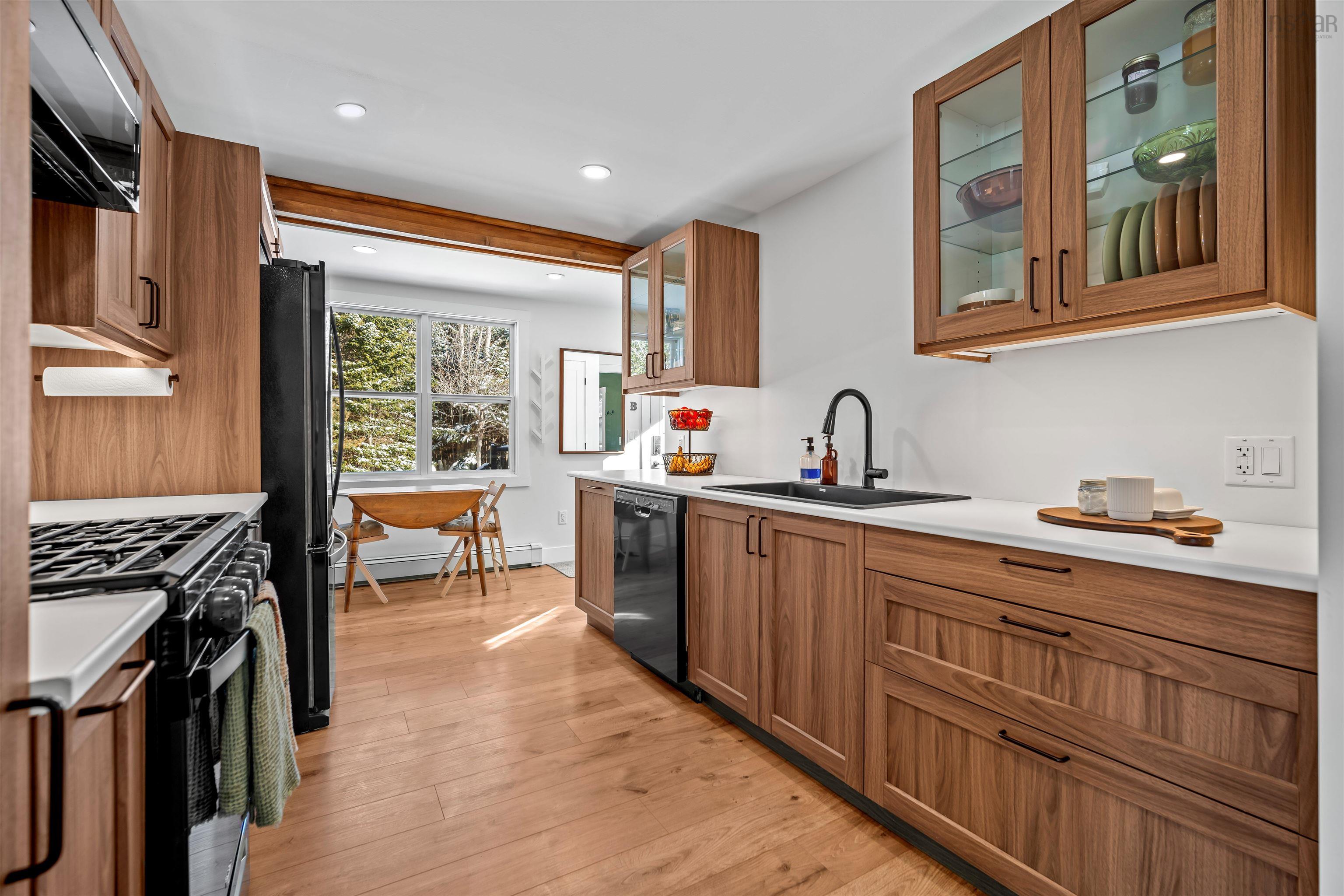 $424,900.00: 248 Club Road, Hatchet Lake