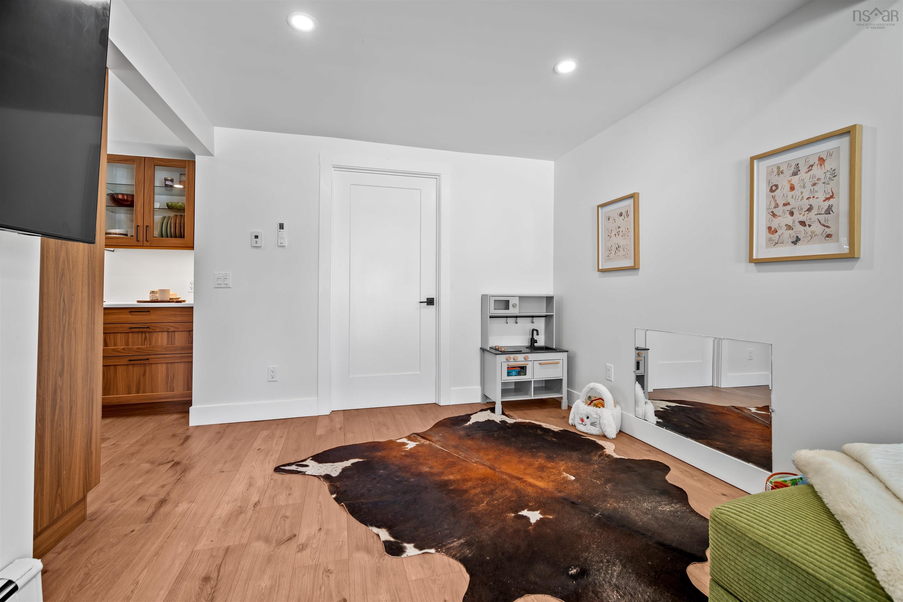 $424,900.00: 248 Club Road, Hatchet Lake