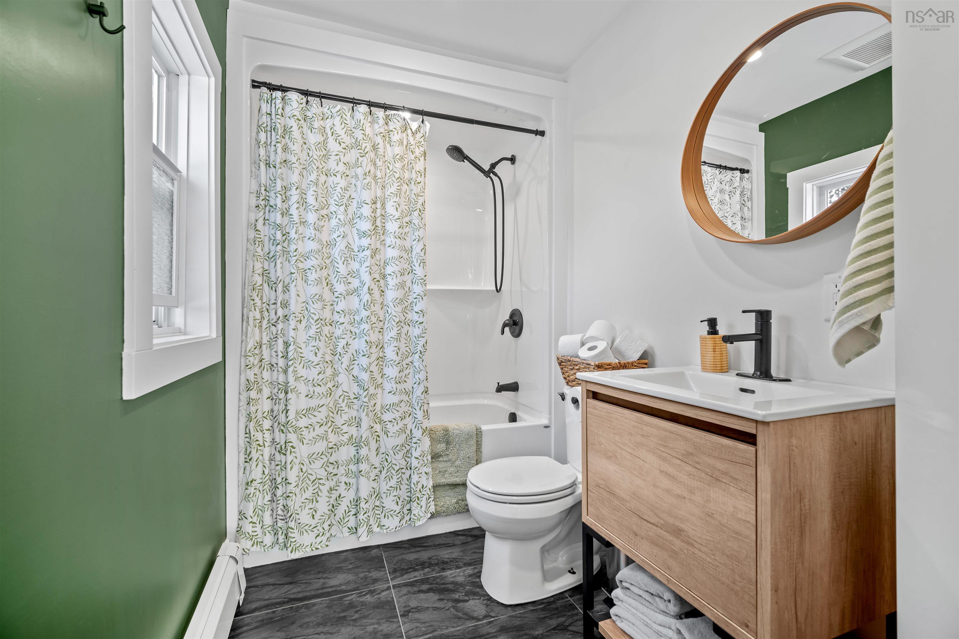 $424,900.00: 248 Club Road, Hatchet Lake