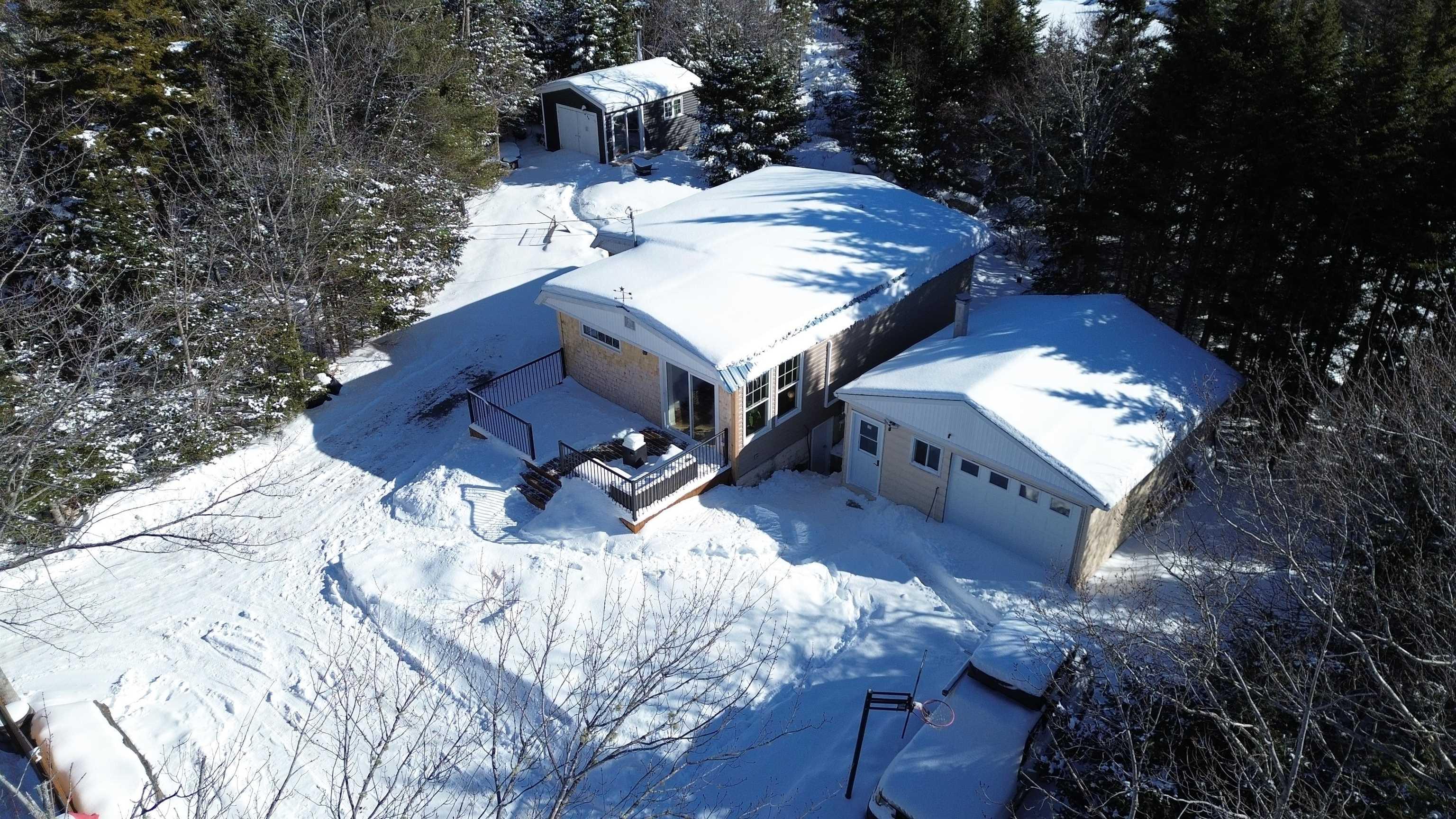 $424,900.00: 248 Club Road, Hatchet Lake