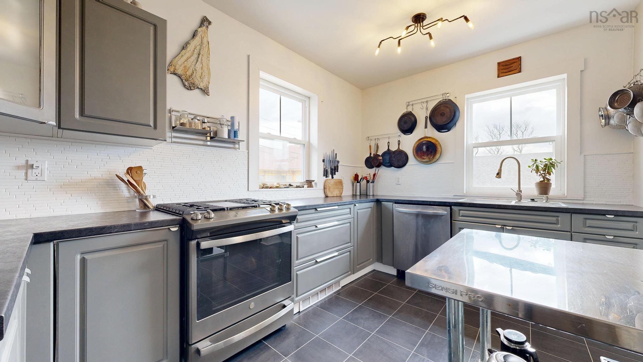 $817,000.00: 306 Lincoln Street, Lunenburg