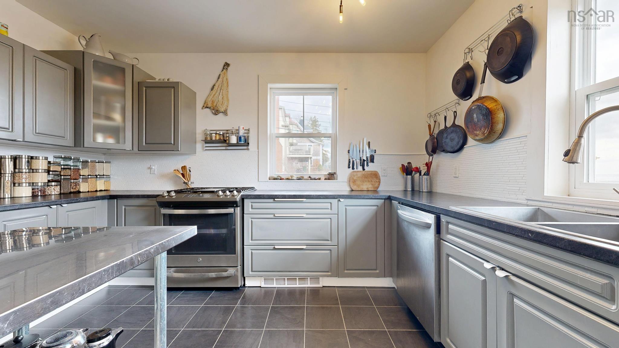 $817,000.00: 306 Lincoln Street, Lunenburg