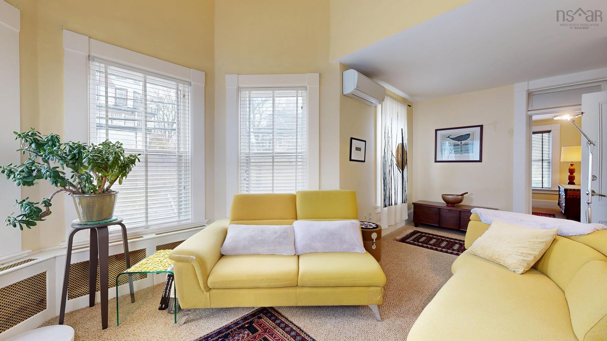 $817,000.00: 306 Lincoln Street, Lunenburg