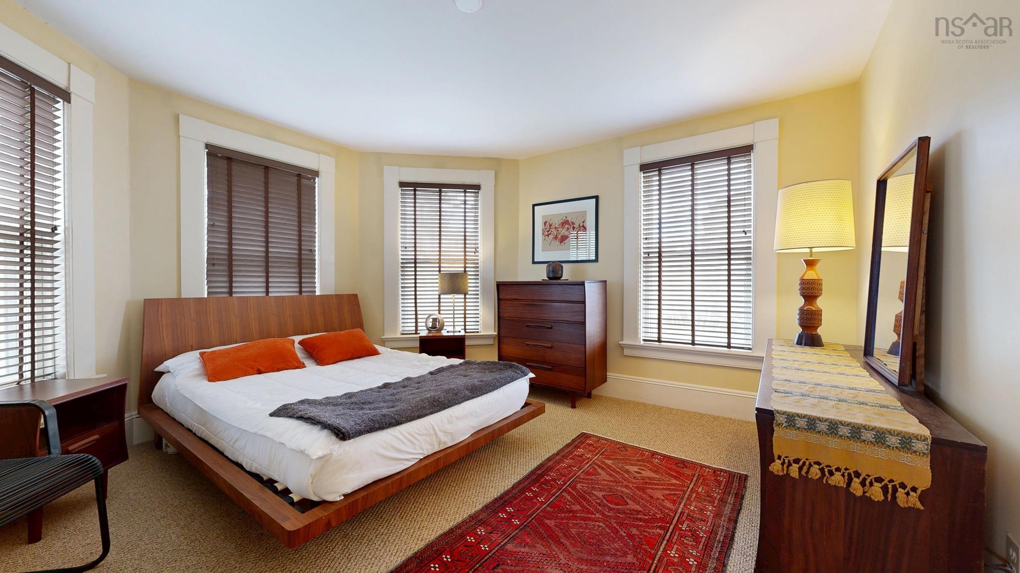 $817,000.00: 306 Lincoln Street, Lunenburg