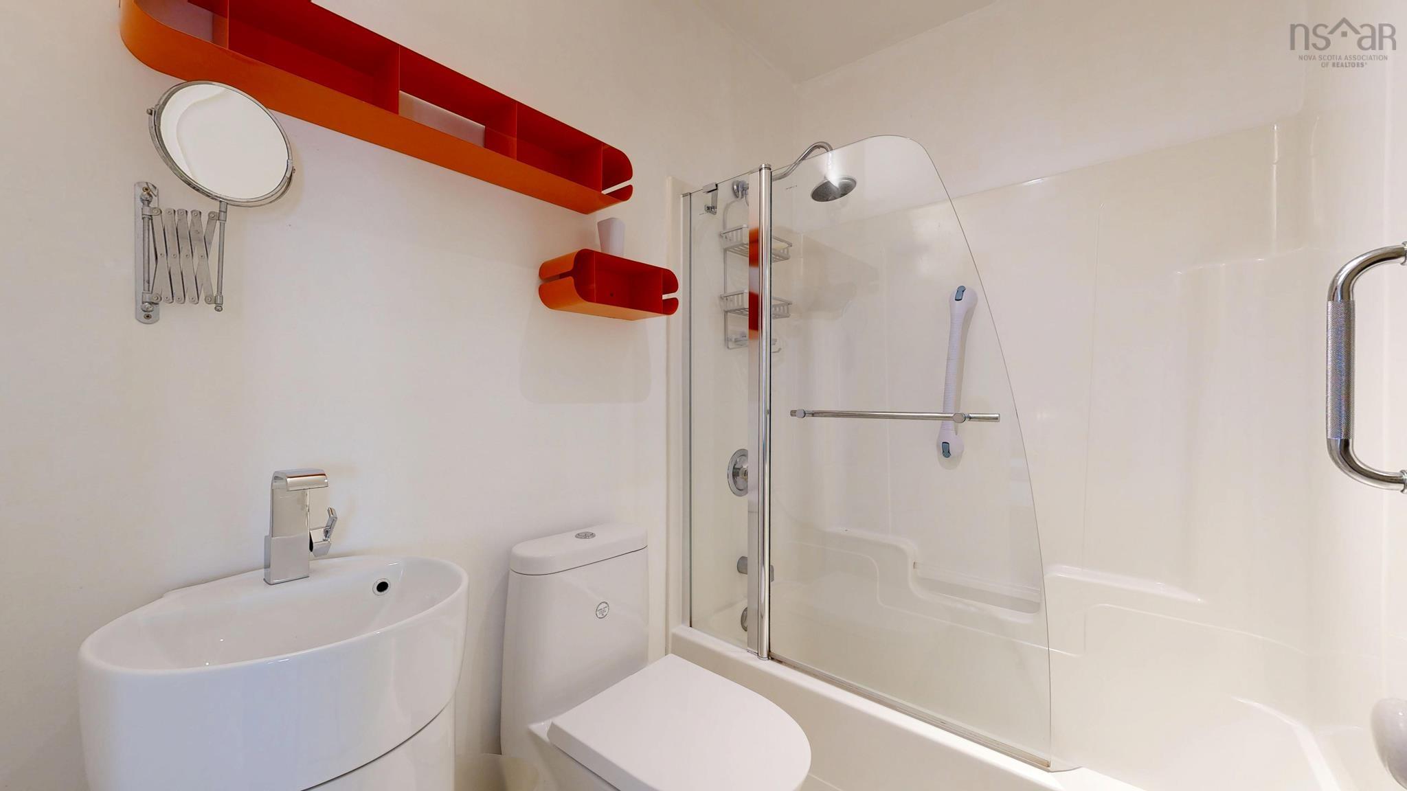 $817,000.00: 306 Lincoln Street, Lunenburg