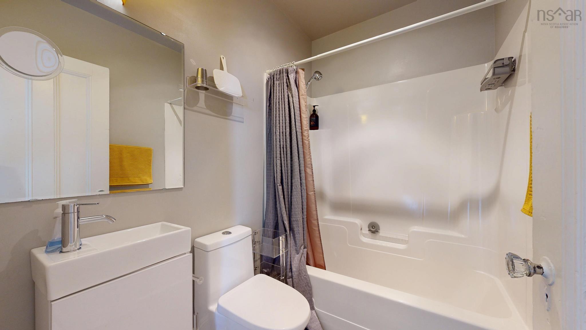 $817,000.00: 306 Lincoln Street, Lunenburg