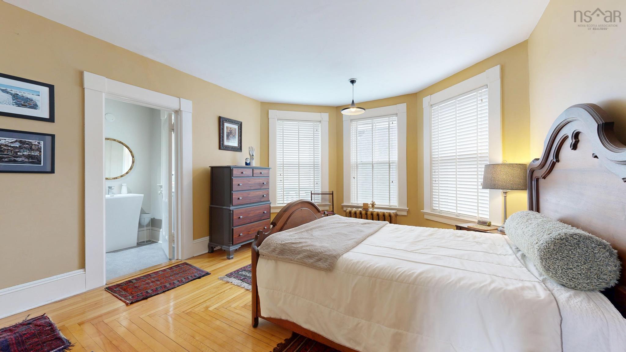 $817,000.00: 306 Lincoln Street, Lunenburg