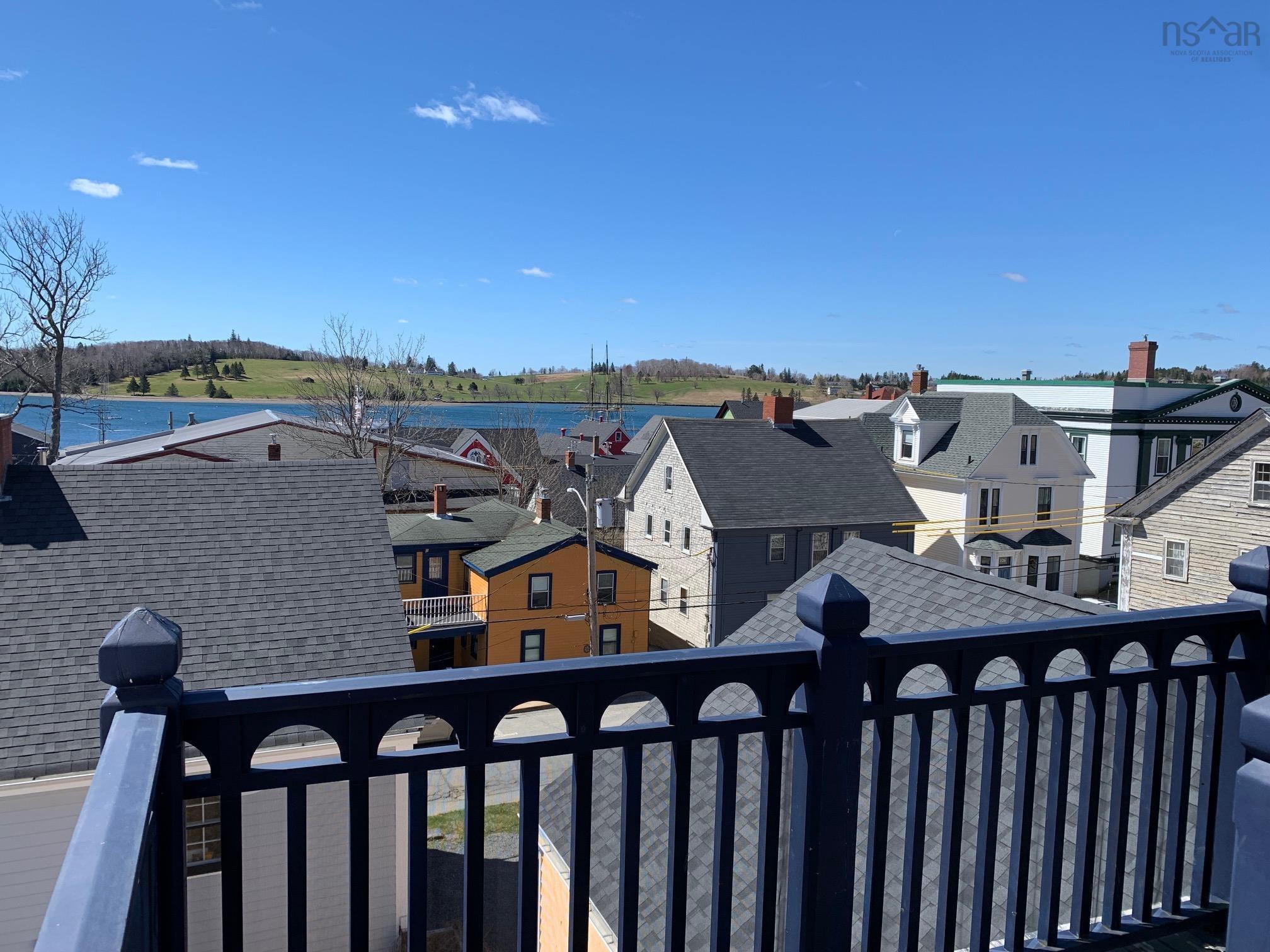 $817,000.00: 306 Lincoln Street, Lunenburg