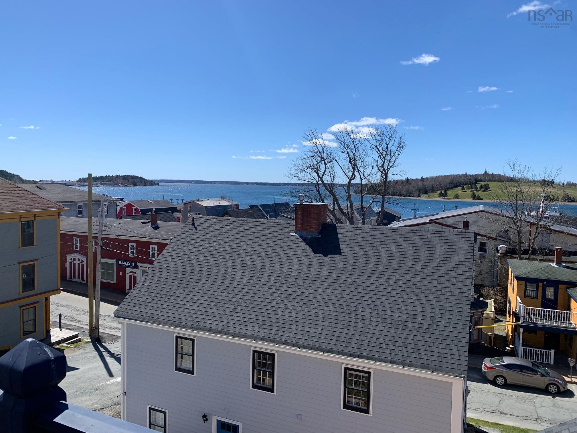 $817,000.00: 306 Lincoln Street, Lunenburg