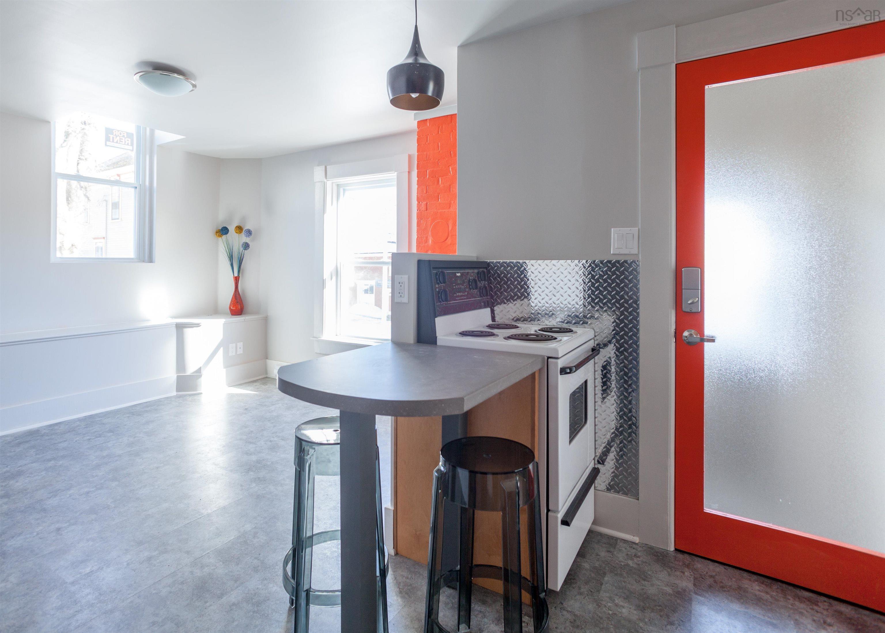 $817,000.00: 306 Lincoln Street, Lunenburg