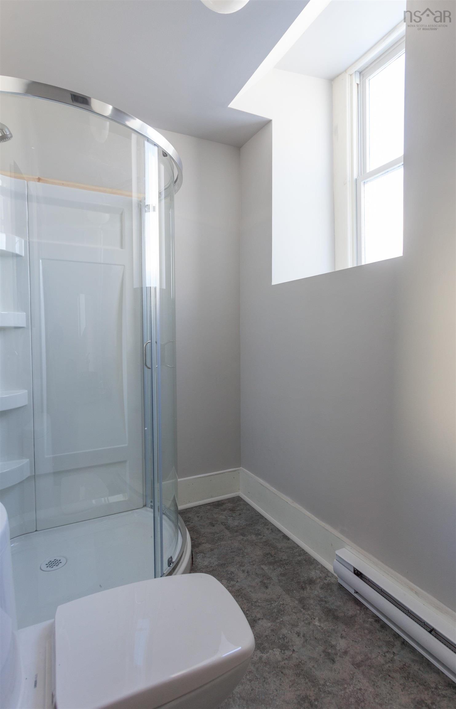 $817,000.00: 306 Lincoln Street, Lunenburg