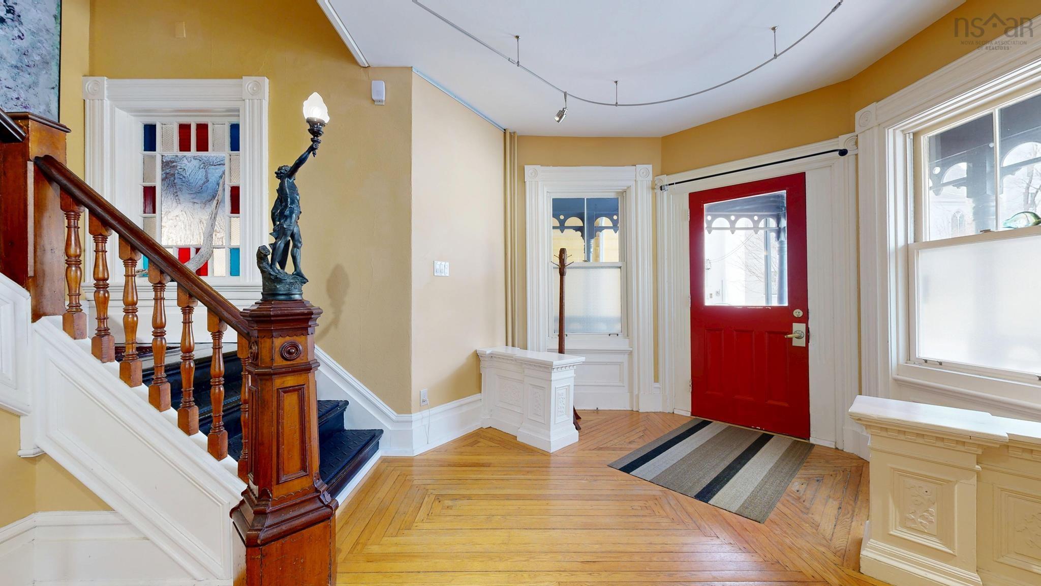 $817,000.00: 306 Lincoln Street, Lunenburg