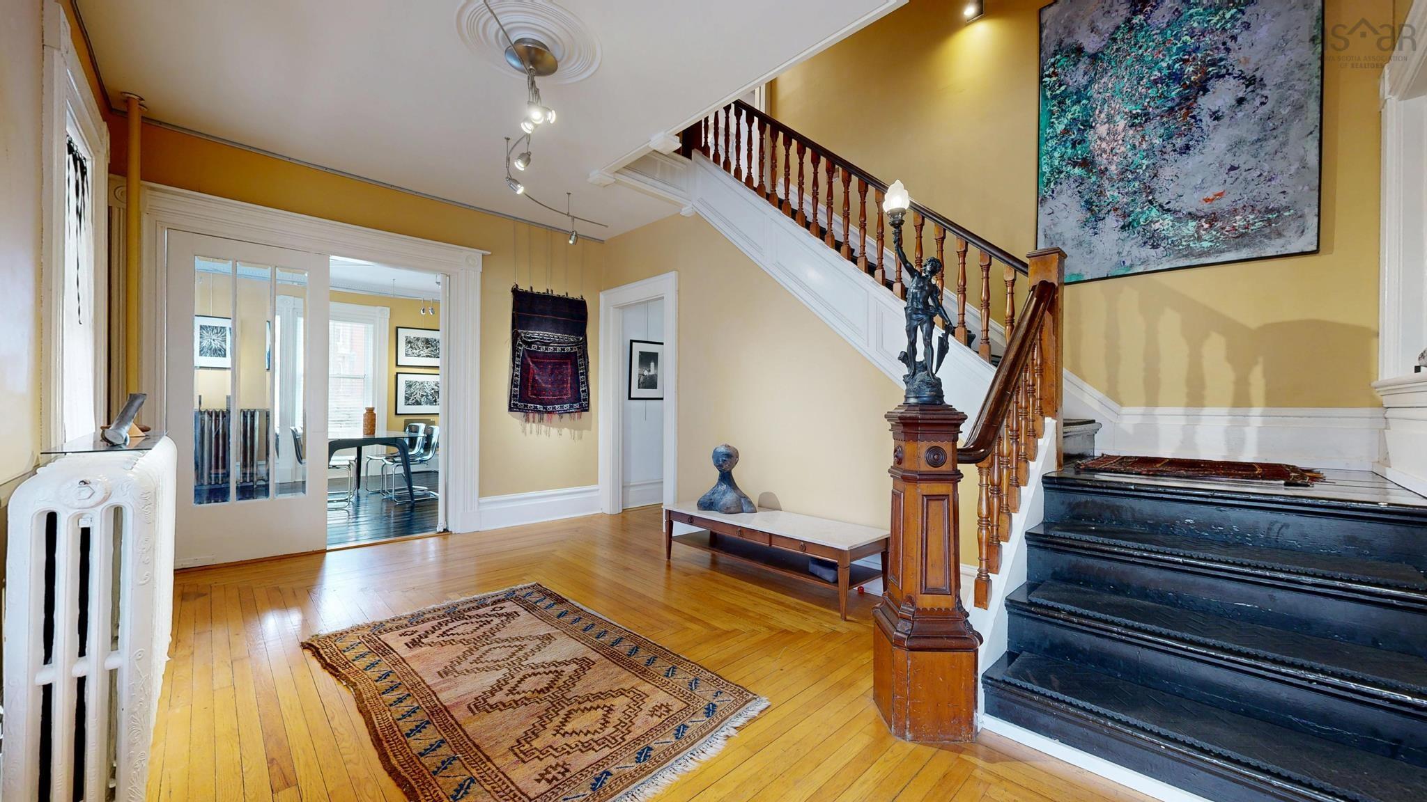 $817,000.00: 306 Lincoln Street, Lunenburg