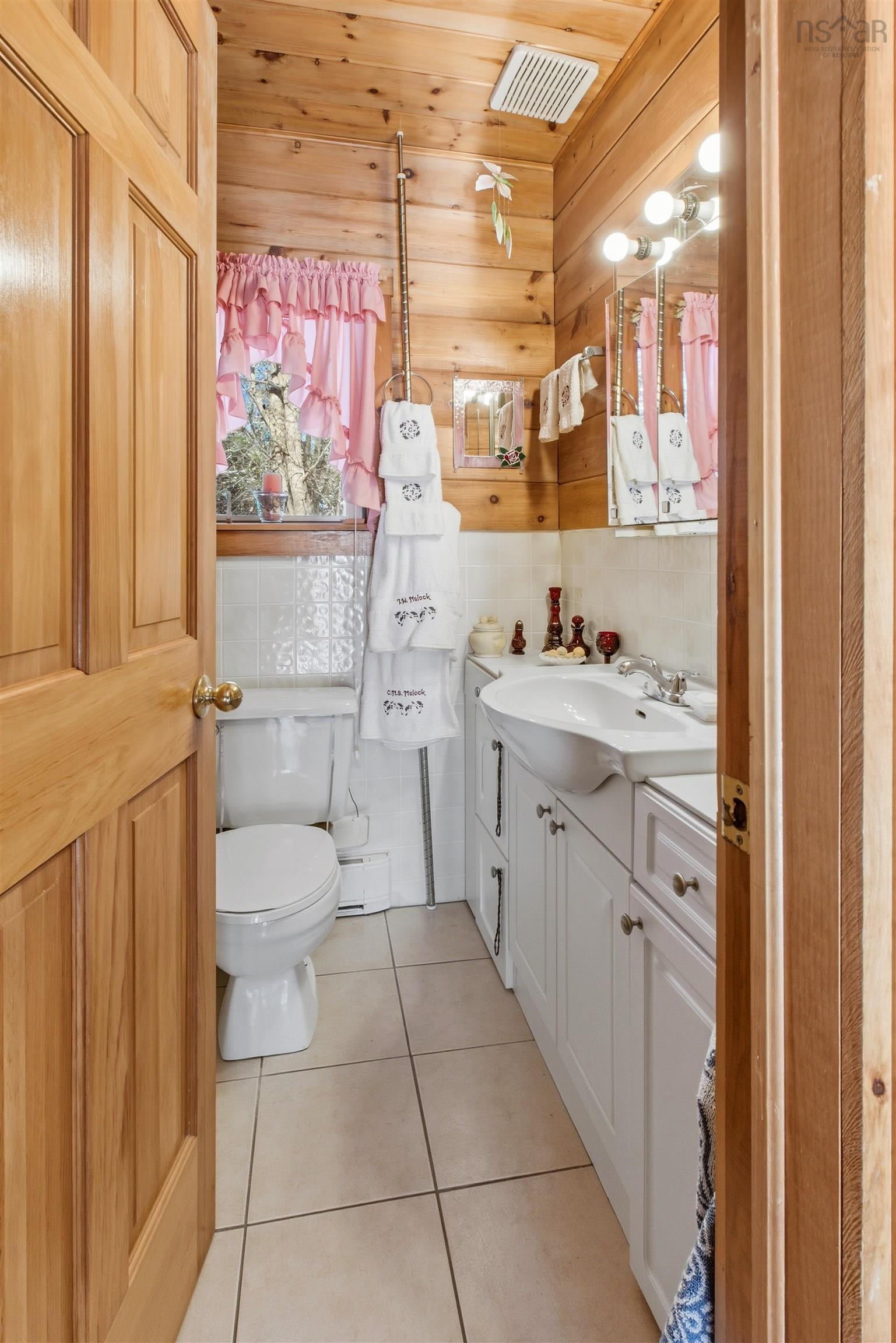 $324,900.00: 222 Dean Lake Road, Westfield