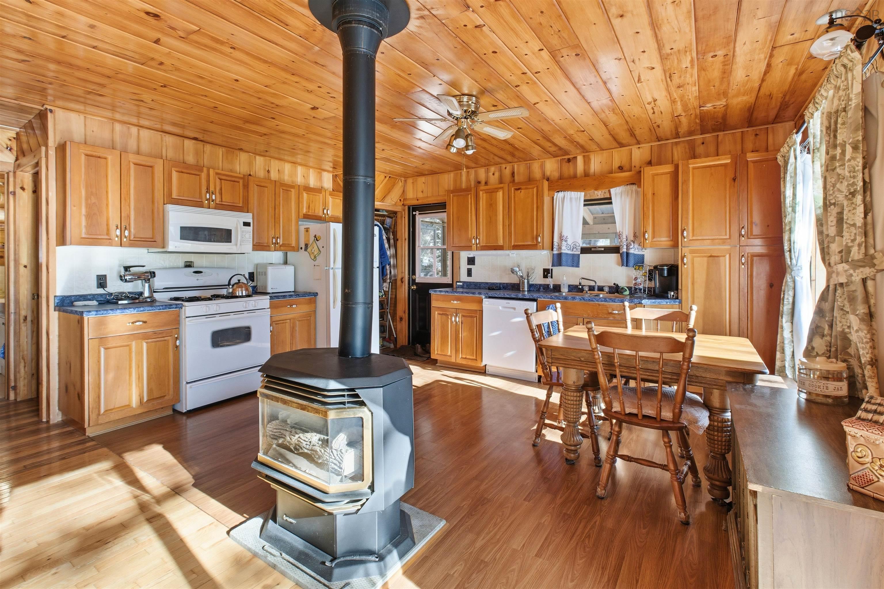 $324,900.00: 222 Dean Lake Road, Westfield