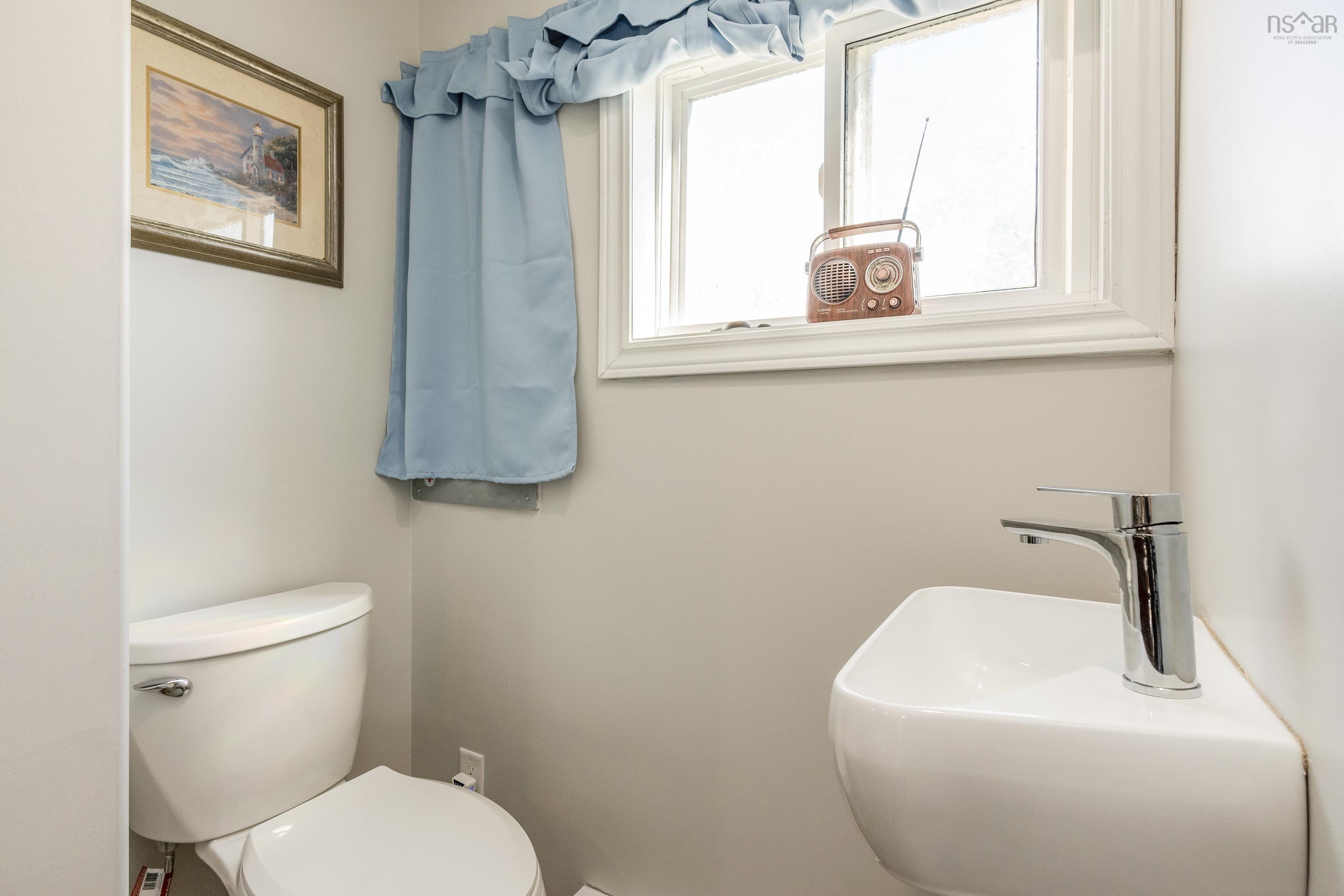 $345,000.00: 97 Station Road, Lawrencetown