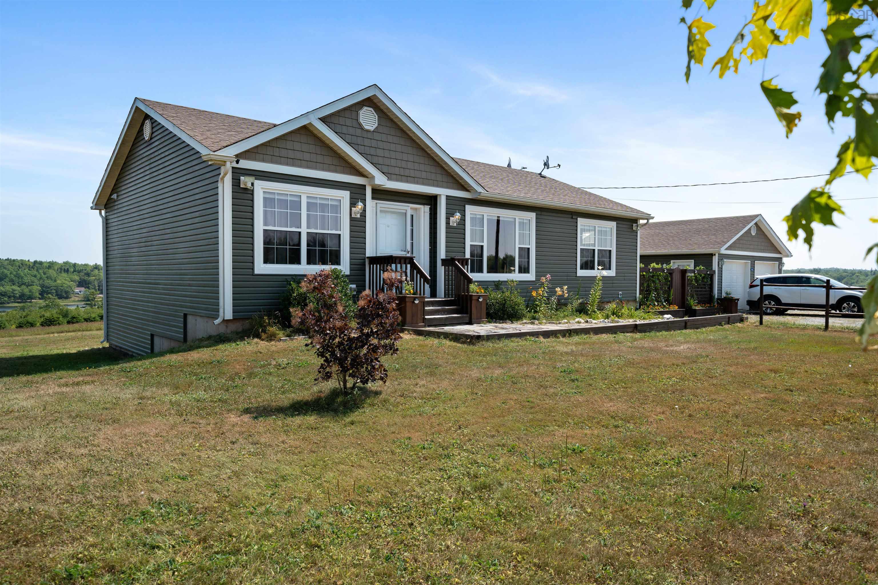 $629,000.00: 946 Lake Egmont Road, Lake Egmont