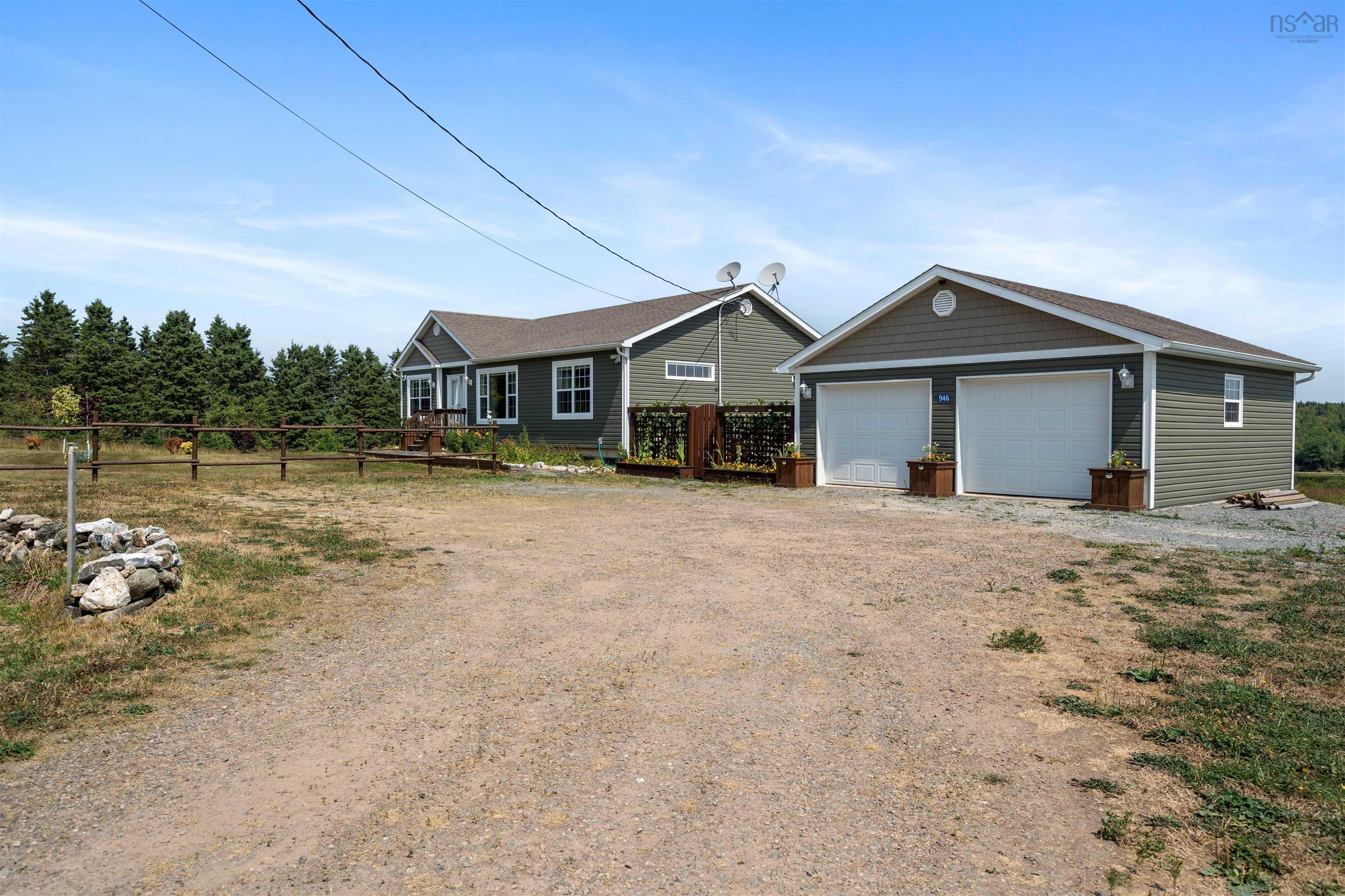 $629,000.00: 946 Lake Egmont Road, Lake Egmont