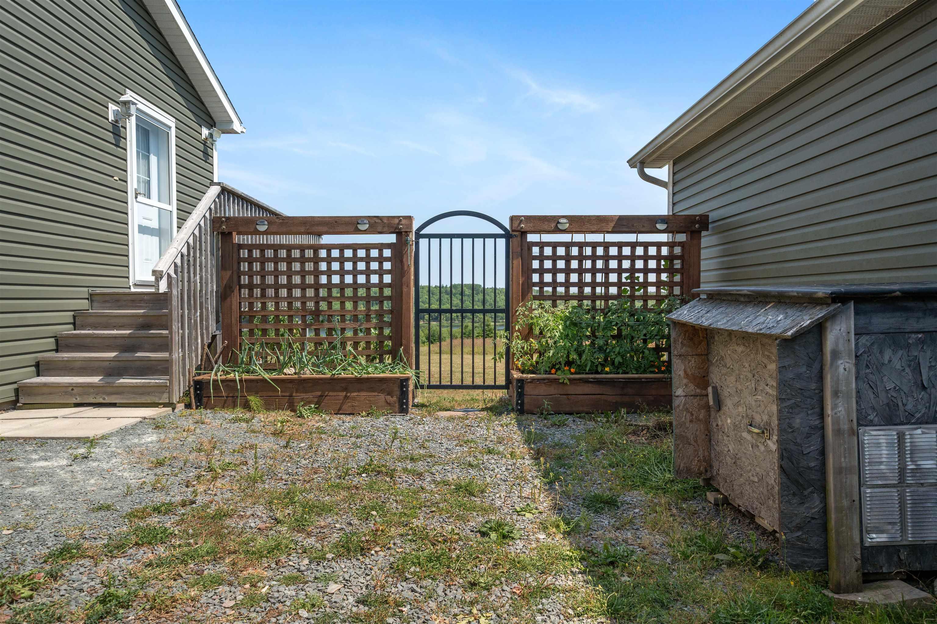 $629,000.00: 946 Lake Egmont Road, Lake Egmont