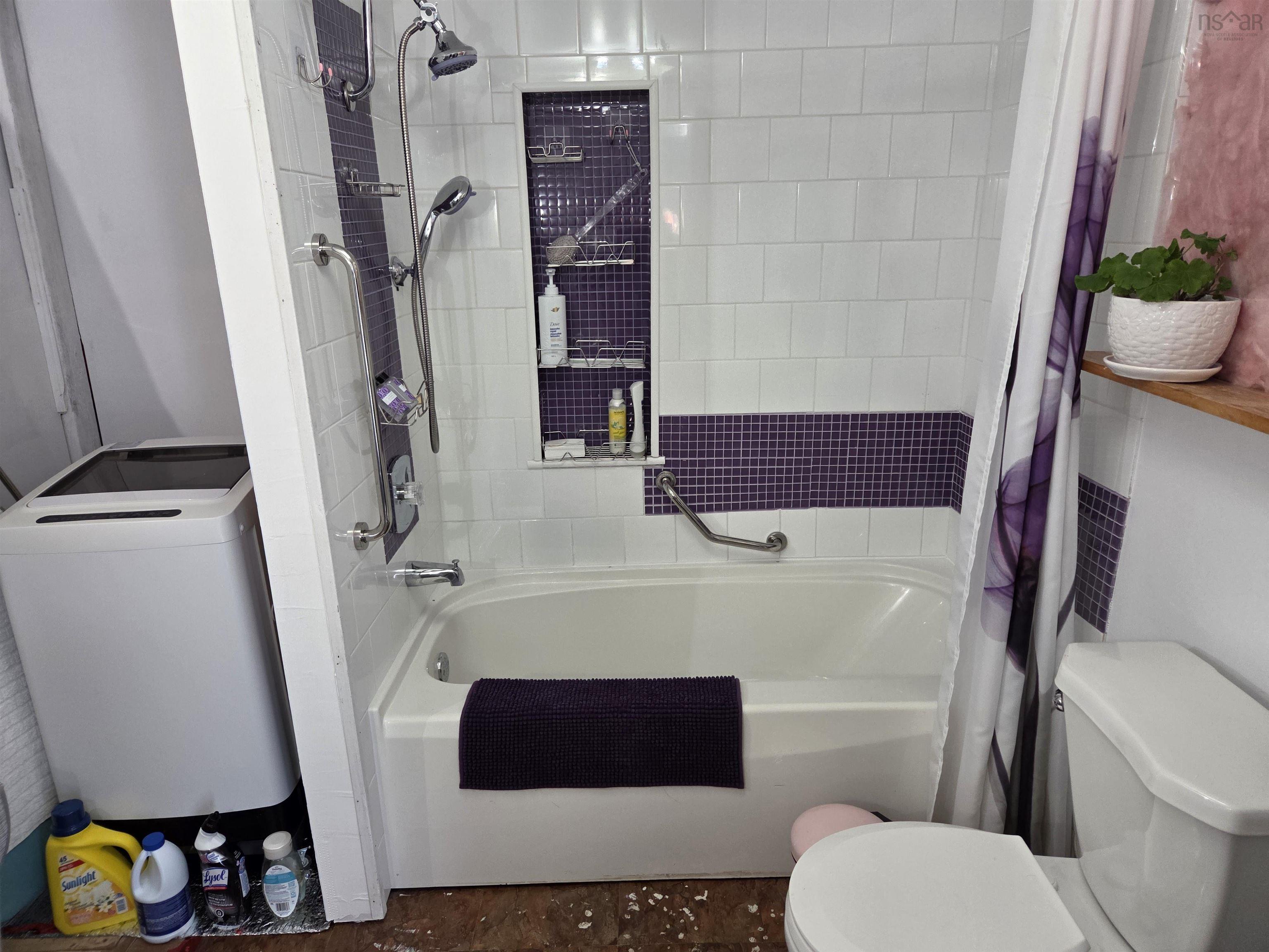 $164,900.00: 740 Willow Street, Hilden