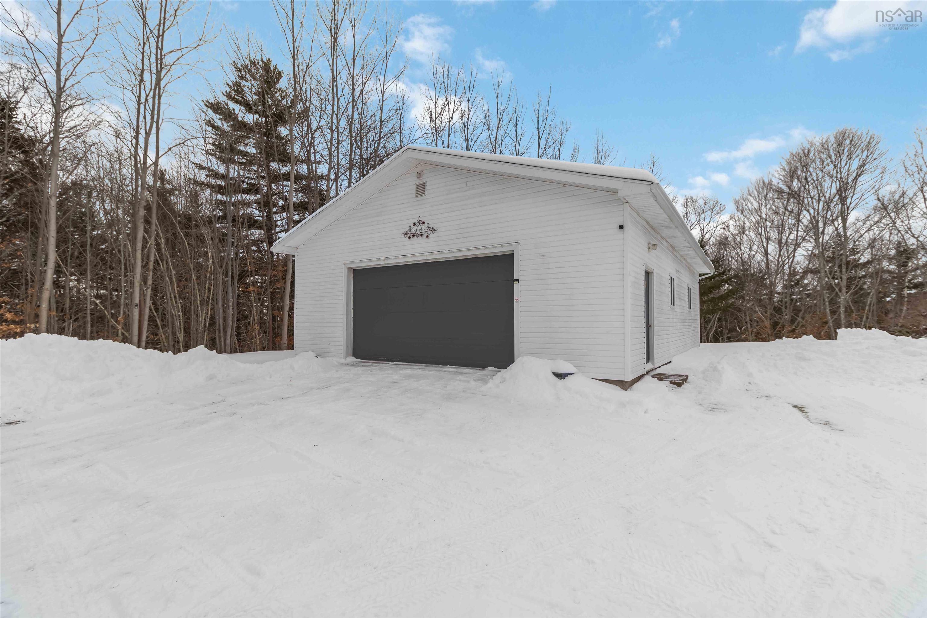 $325,000.00: 8215 Highway 8, South Brookfield