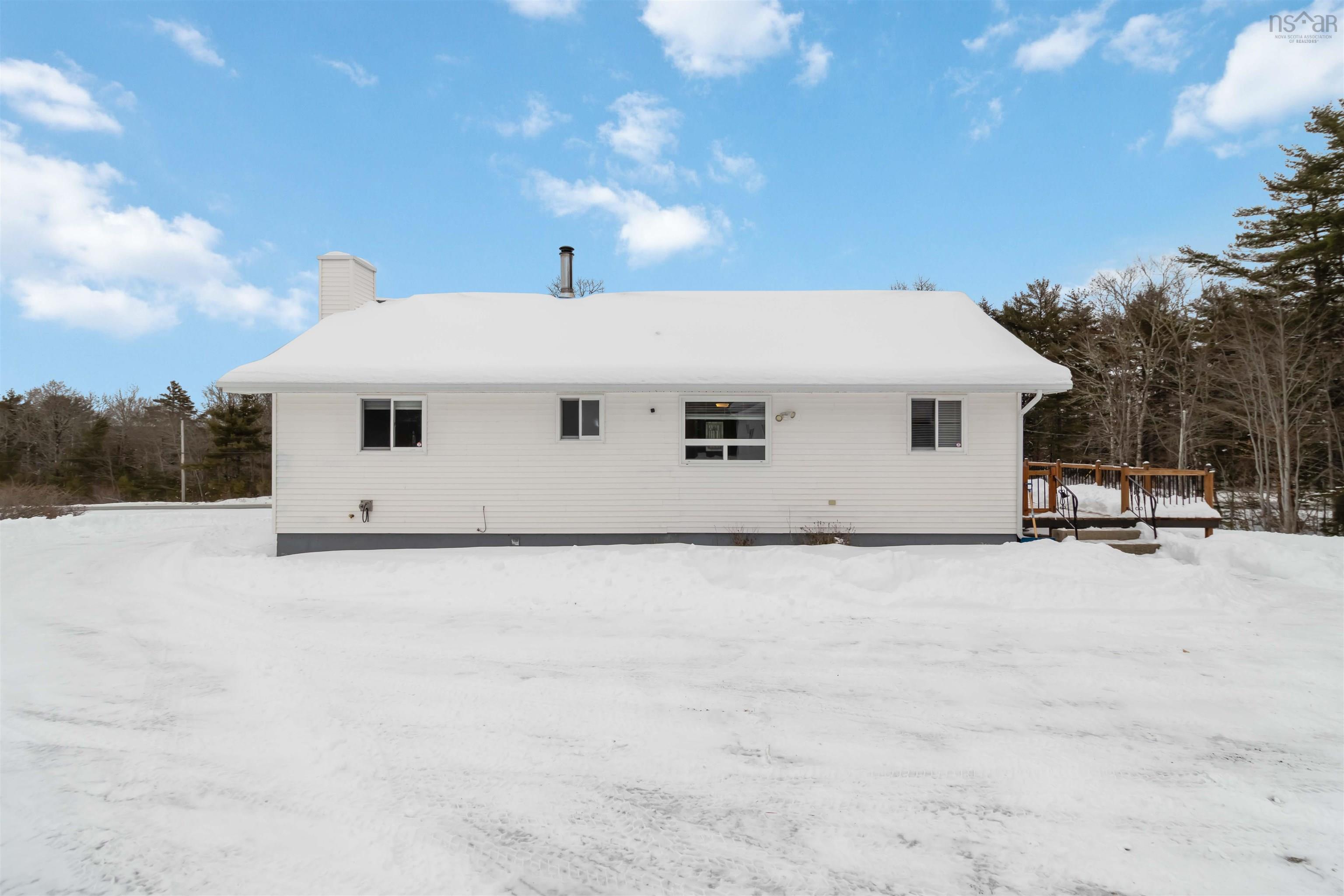 $325,000.00: 8215 Highway 8, South Brookfield