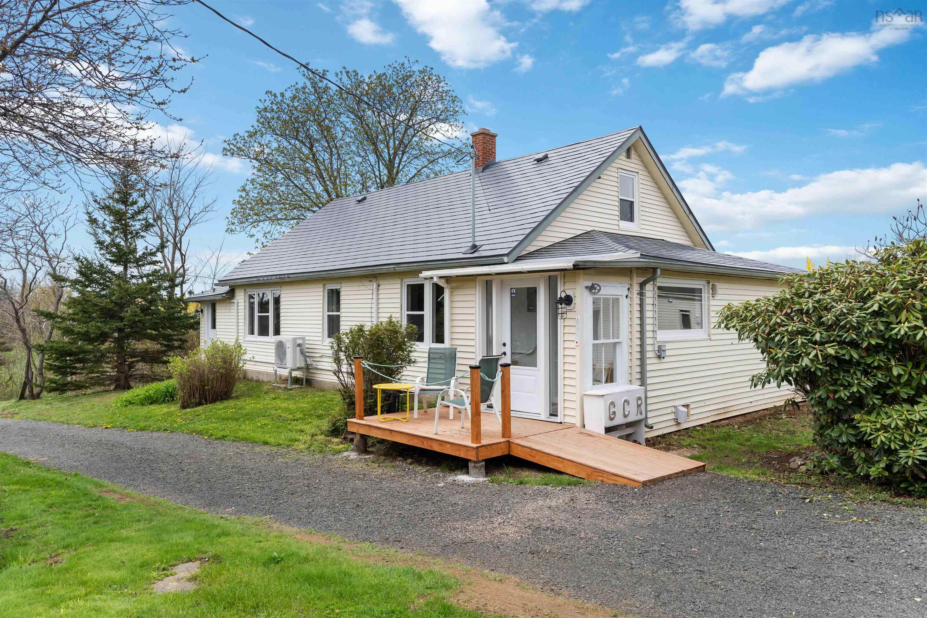 $305,000.00: 1898 Hampton Mountain Road, Hampton