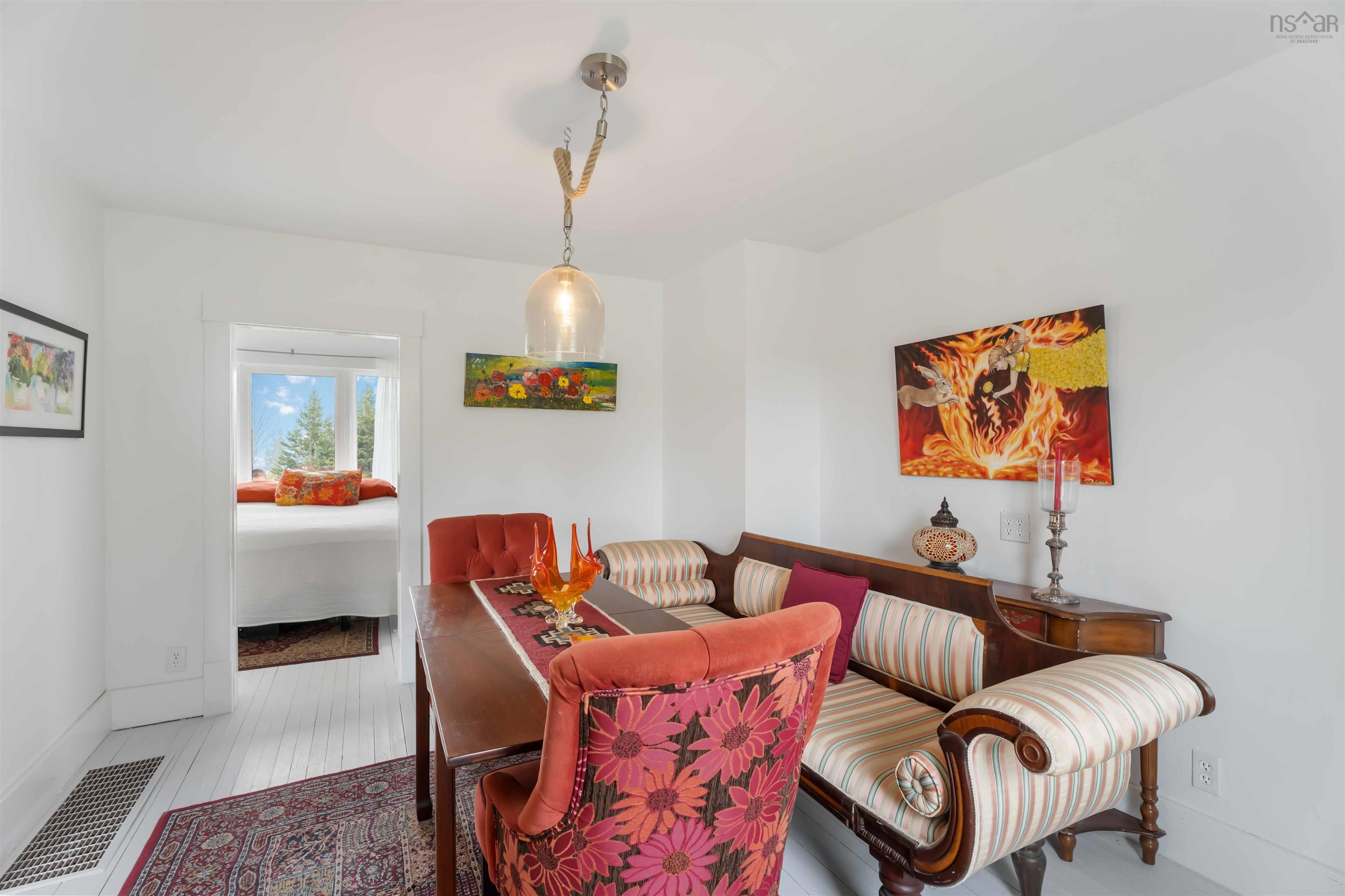 $305,000.00: 1898 Hampton Mountain Road, Hampton