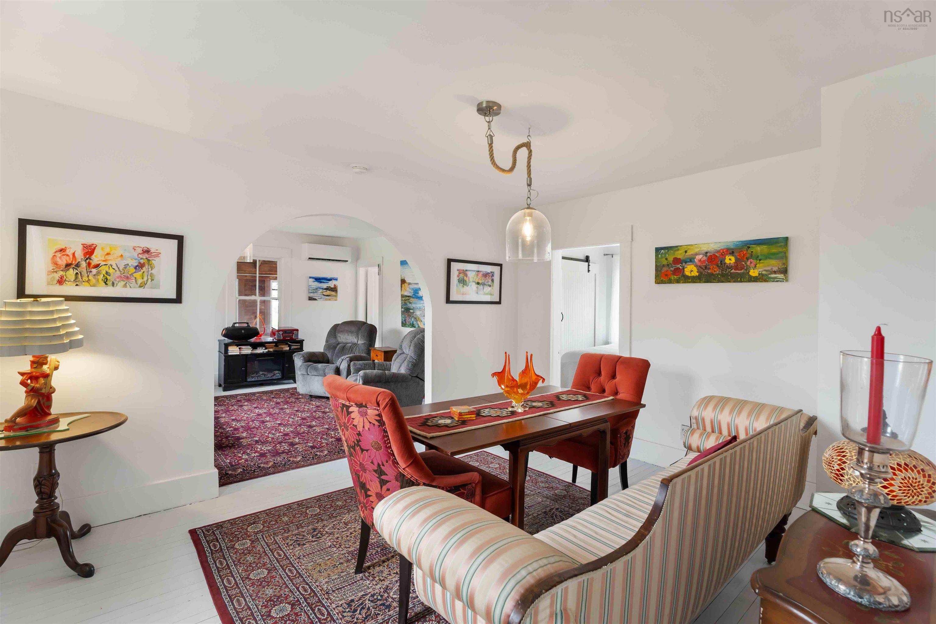 $305,000.00: 1898 Hampton Mountain Road, Hampton