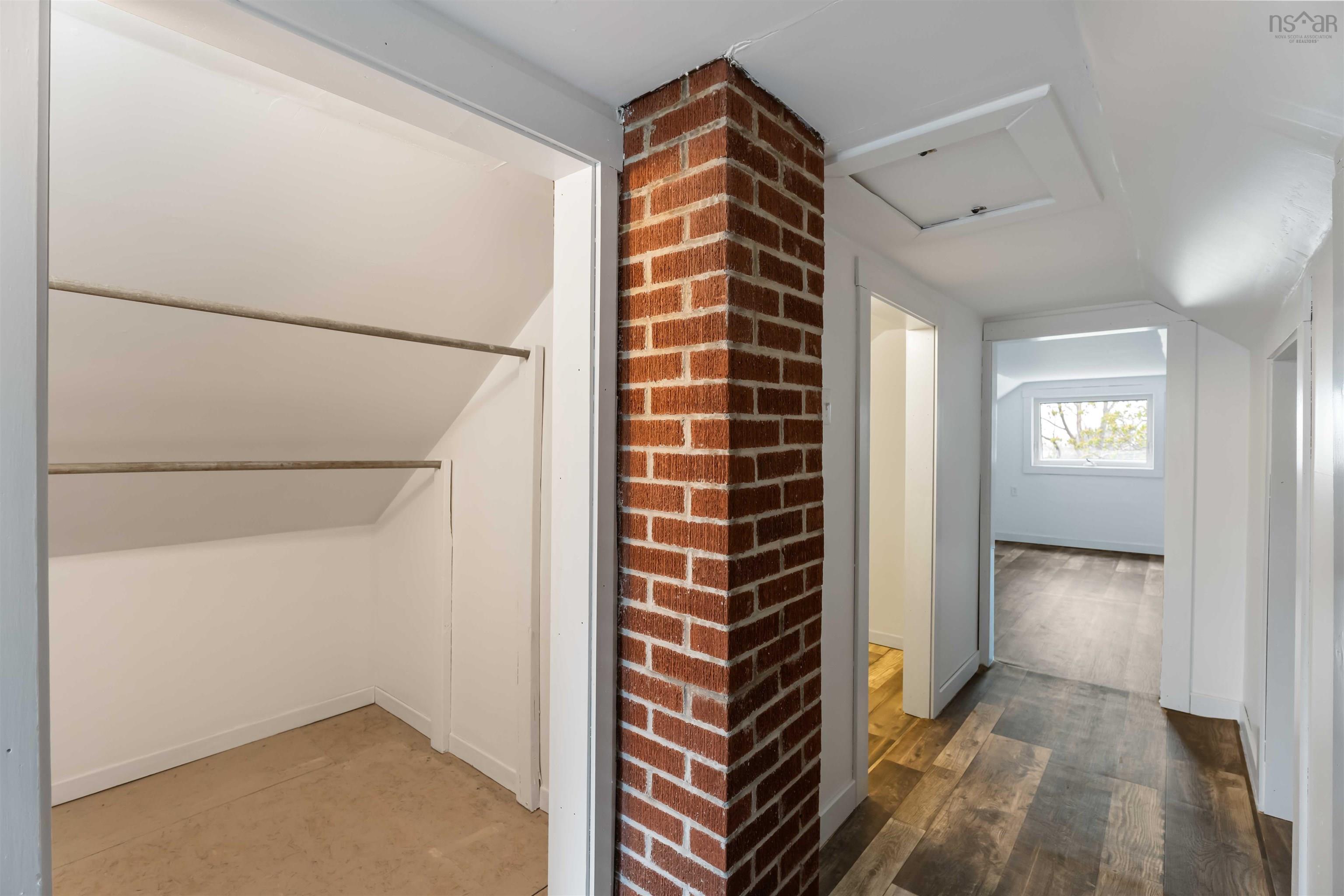 $305,000.00: 1898 Hampton Mountain Road, Hampton