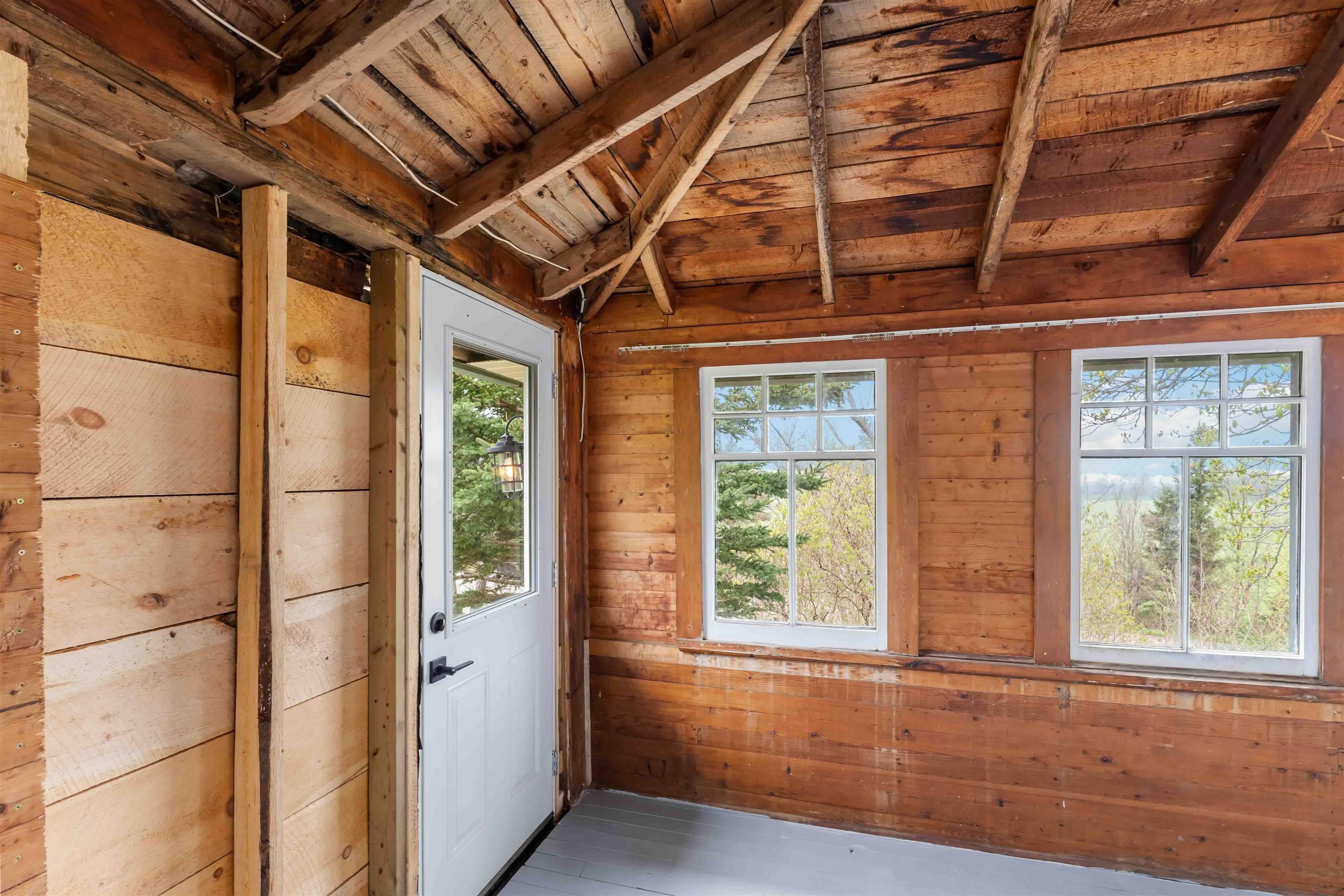 $305,000.00: 1898 Hampton Mountain Road, Hampton