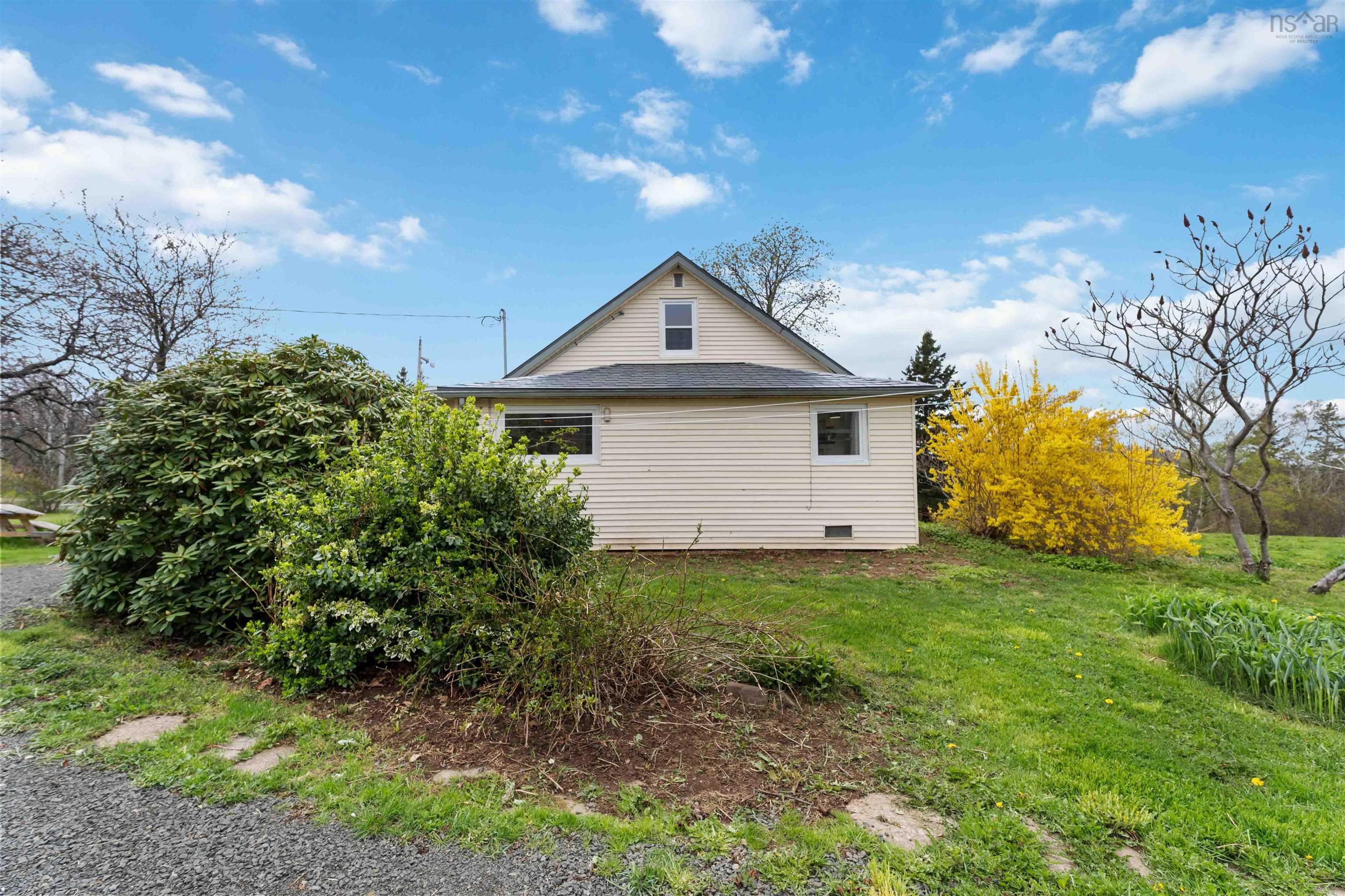 $305,000.00: 1898 Hampton Mountain Road, Hampton