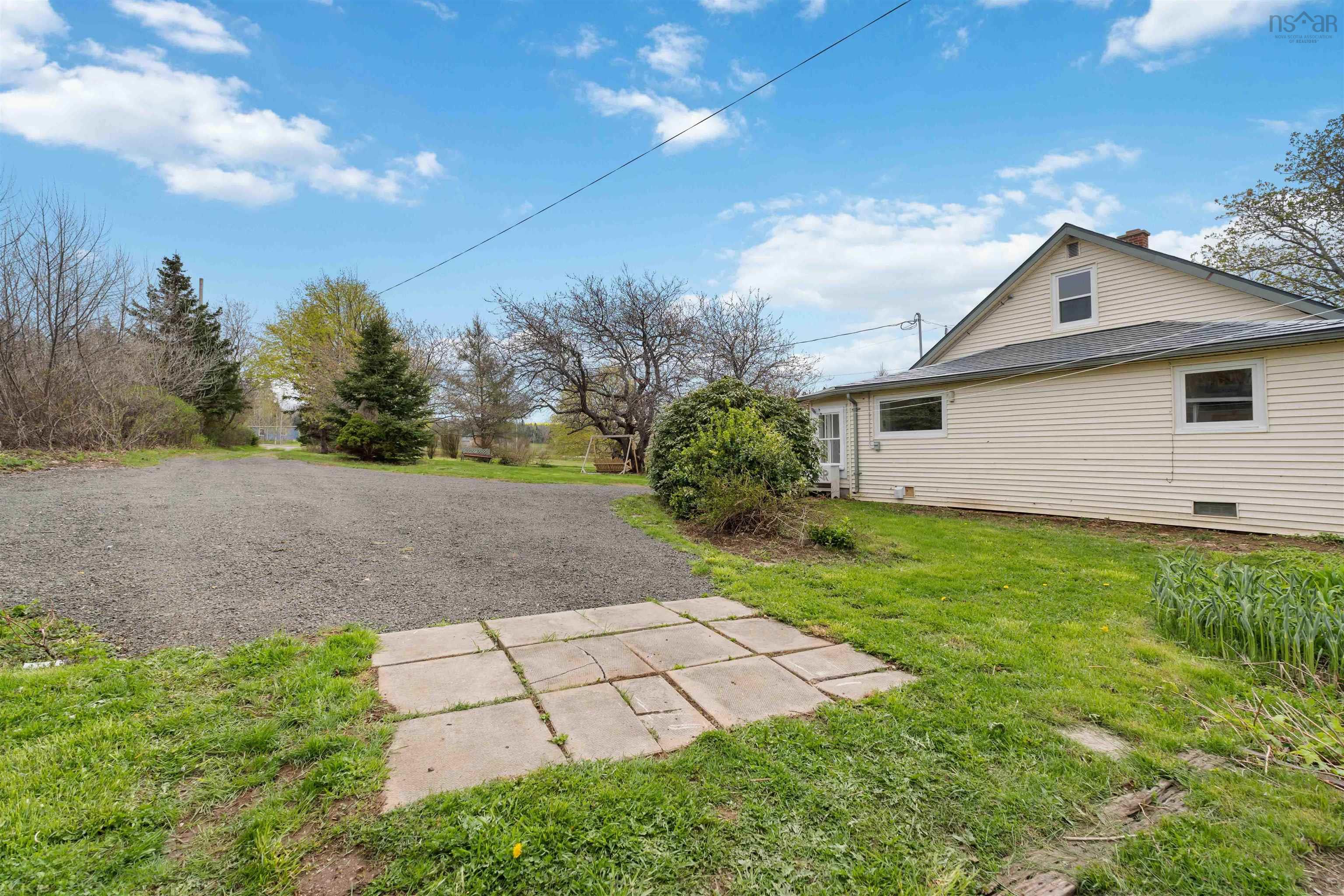 $305,000.00: 1898 Hampton Mountain Road, Hampton