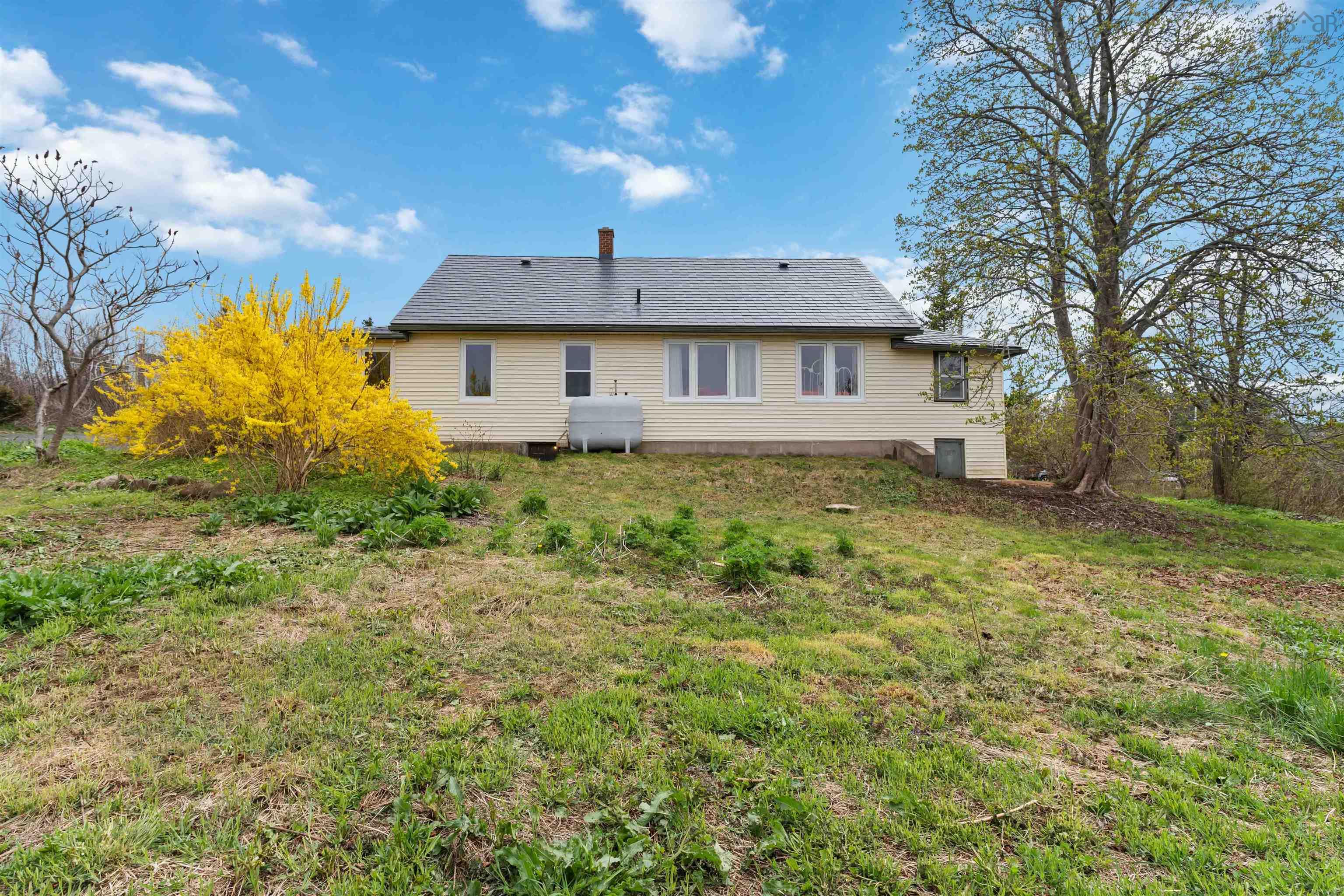 $305,000.00: 1898 Hampton Mountain Road, Hampton