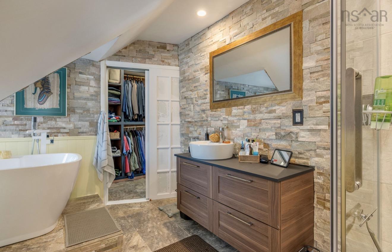 $669,000.00: 10352 1 Highway, Paradise