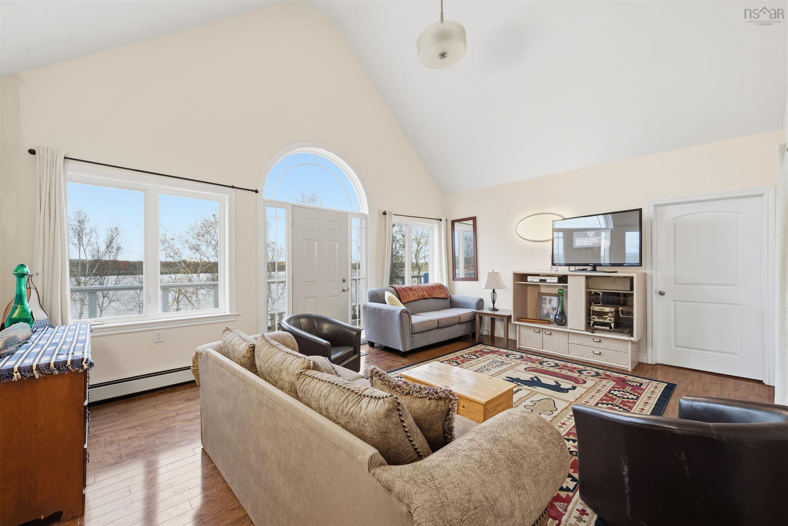 $995,000.00: 215 Cloverdale Drive, Martock