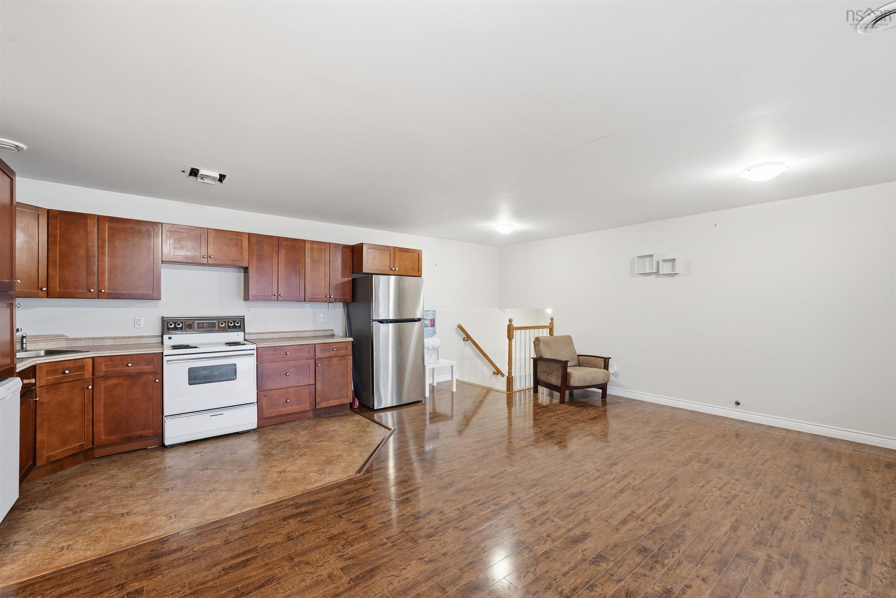 $995,000.00: 215 Cloverdale Drive, Martock