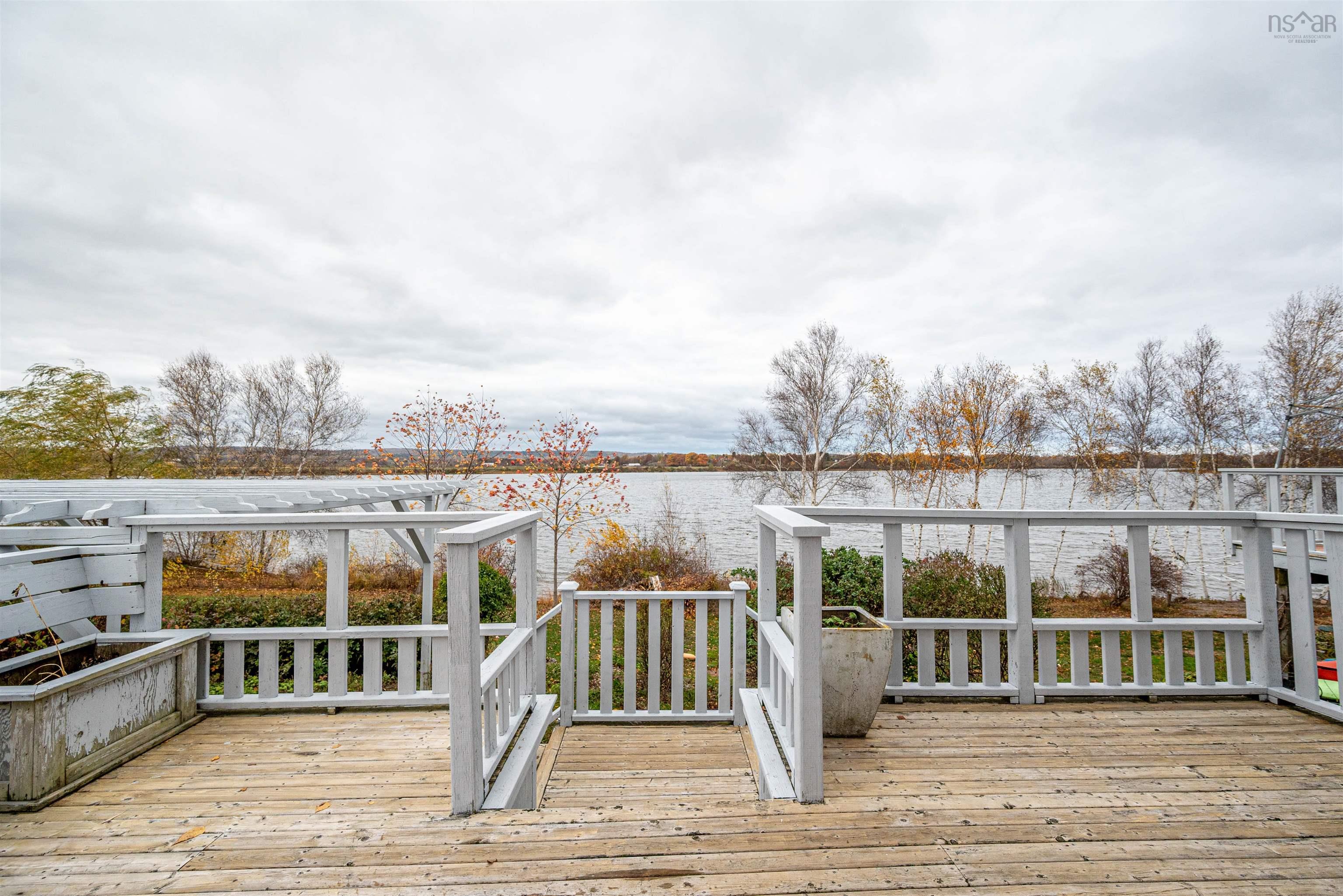 $995,000.00: 215 Cloverdale Drive, Martock