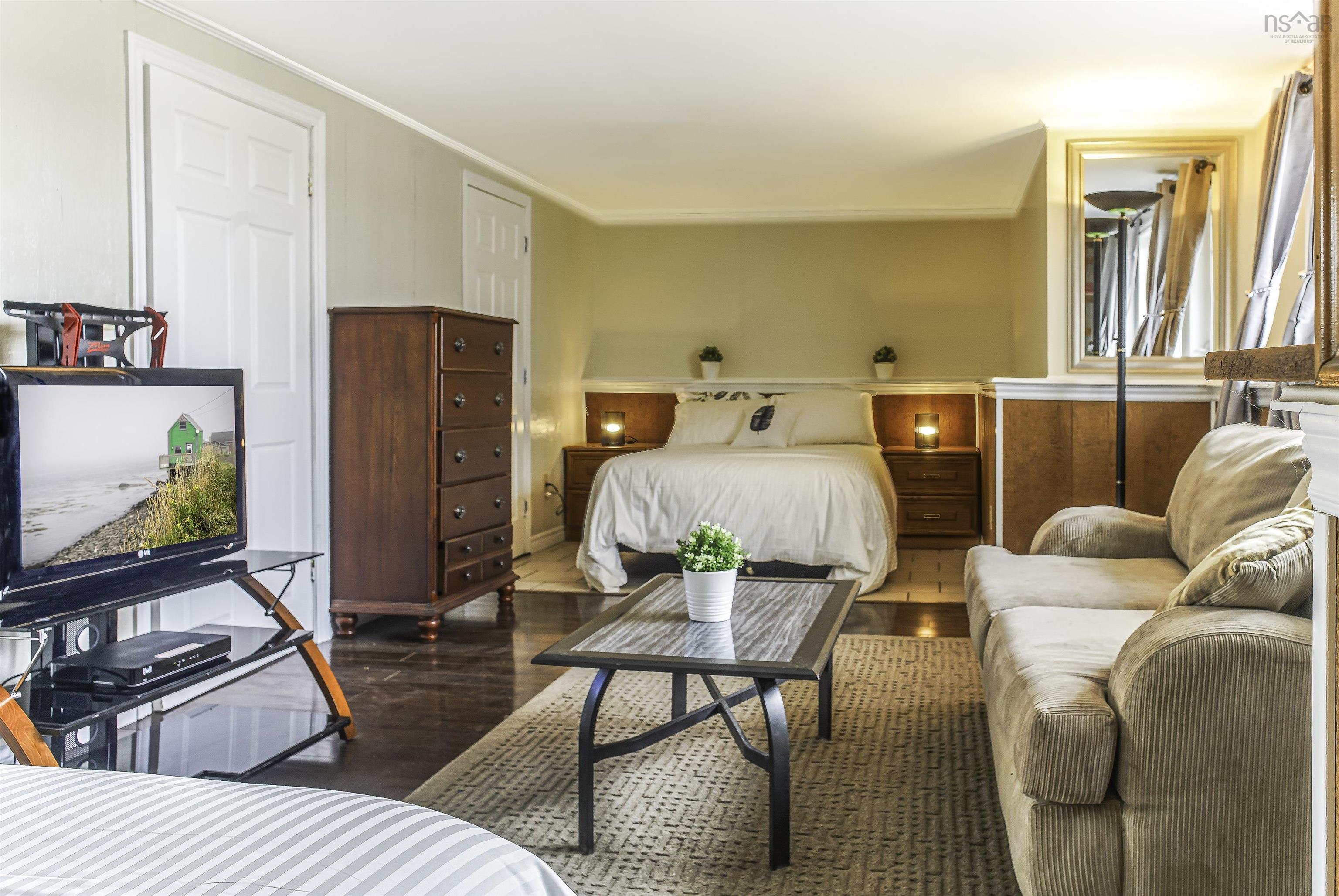 $995,000.00: 215 Cloverdale Drive, Martock