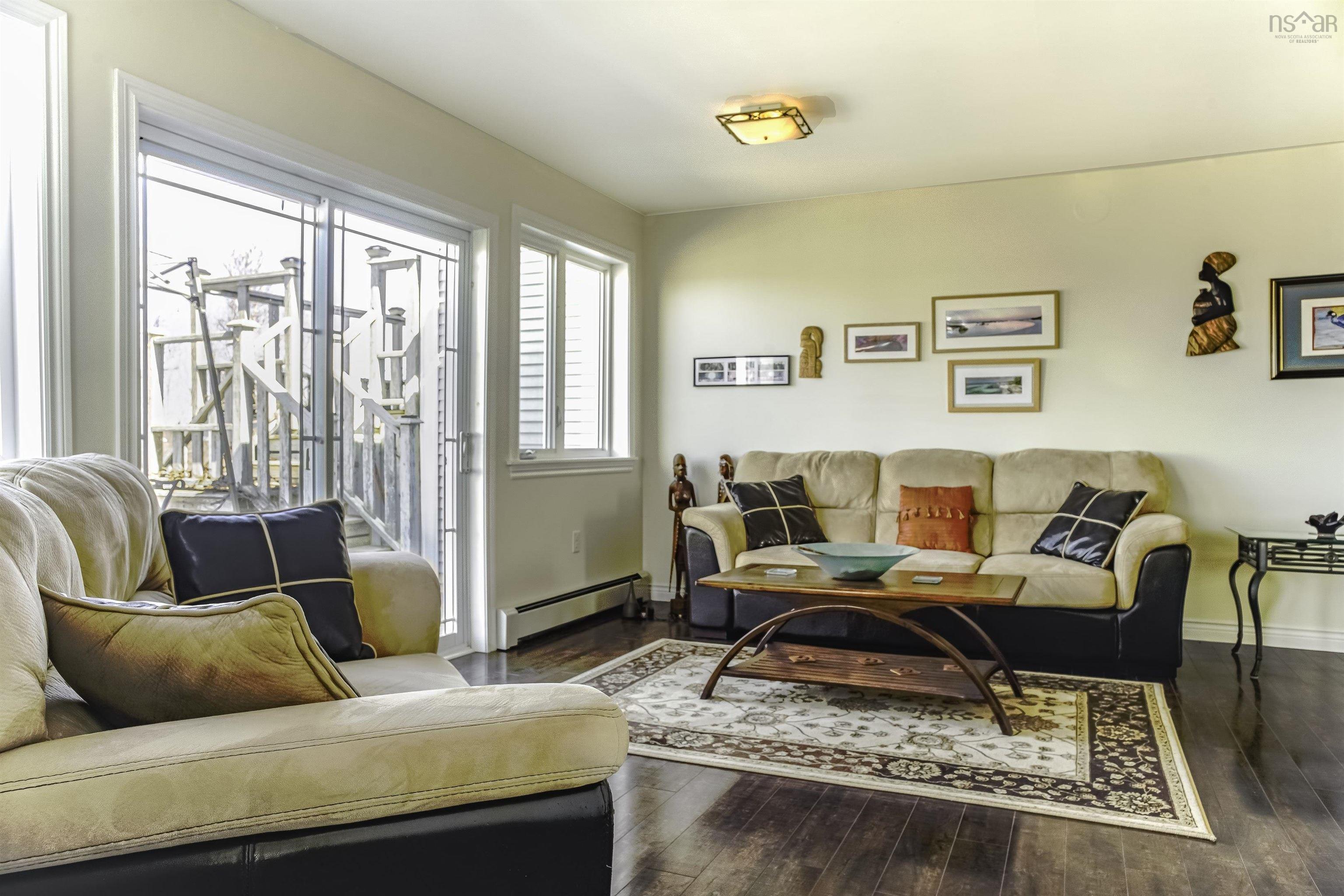 $995,000.00: 215 Cloverdale Drive, Martock