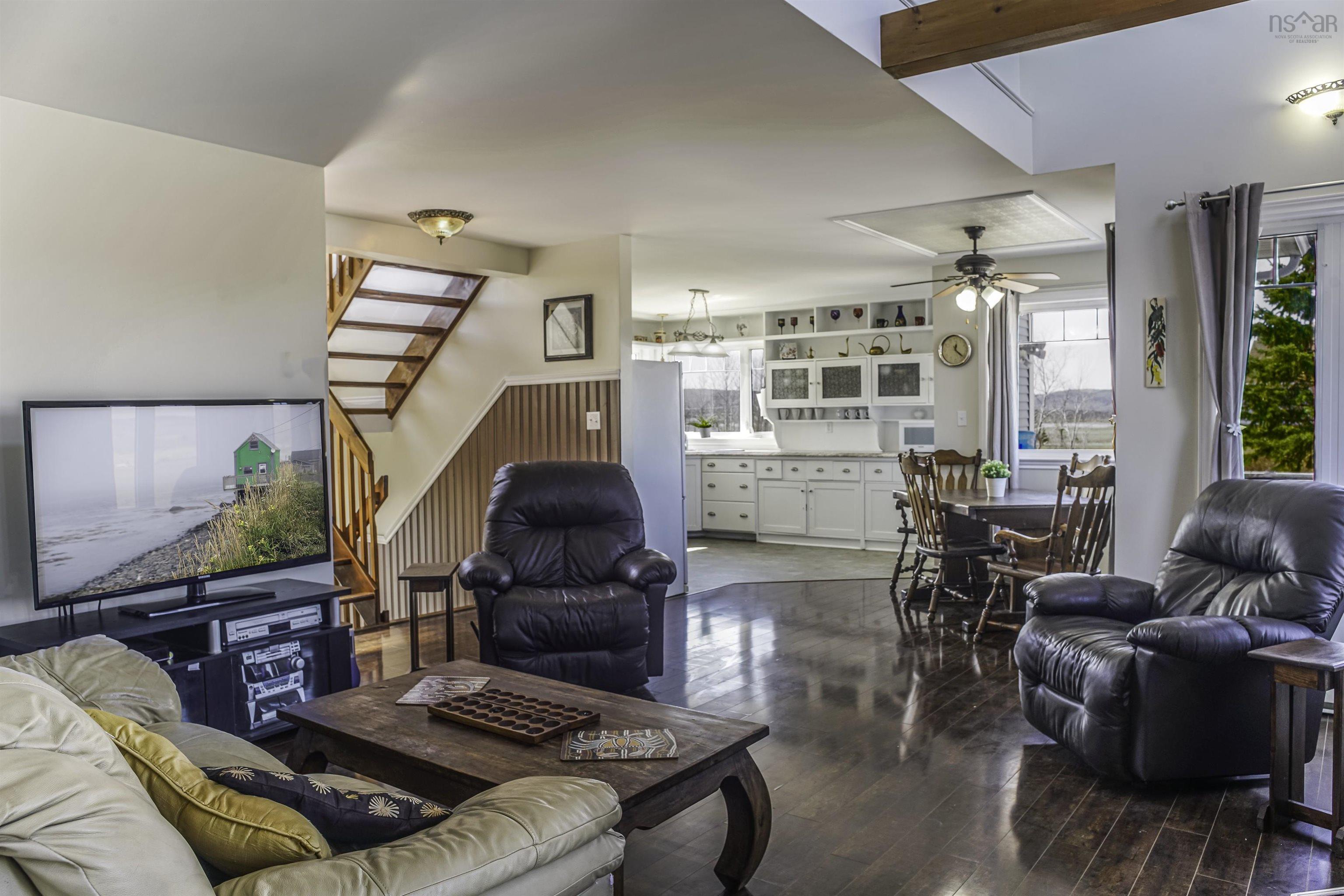 $995,000.00: 215 Cloverdale Drive, Martock