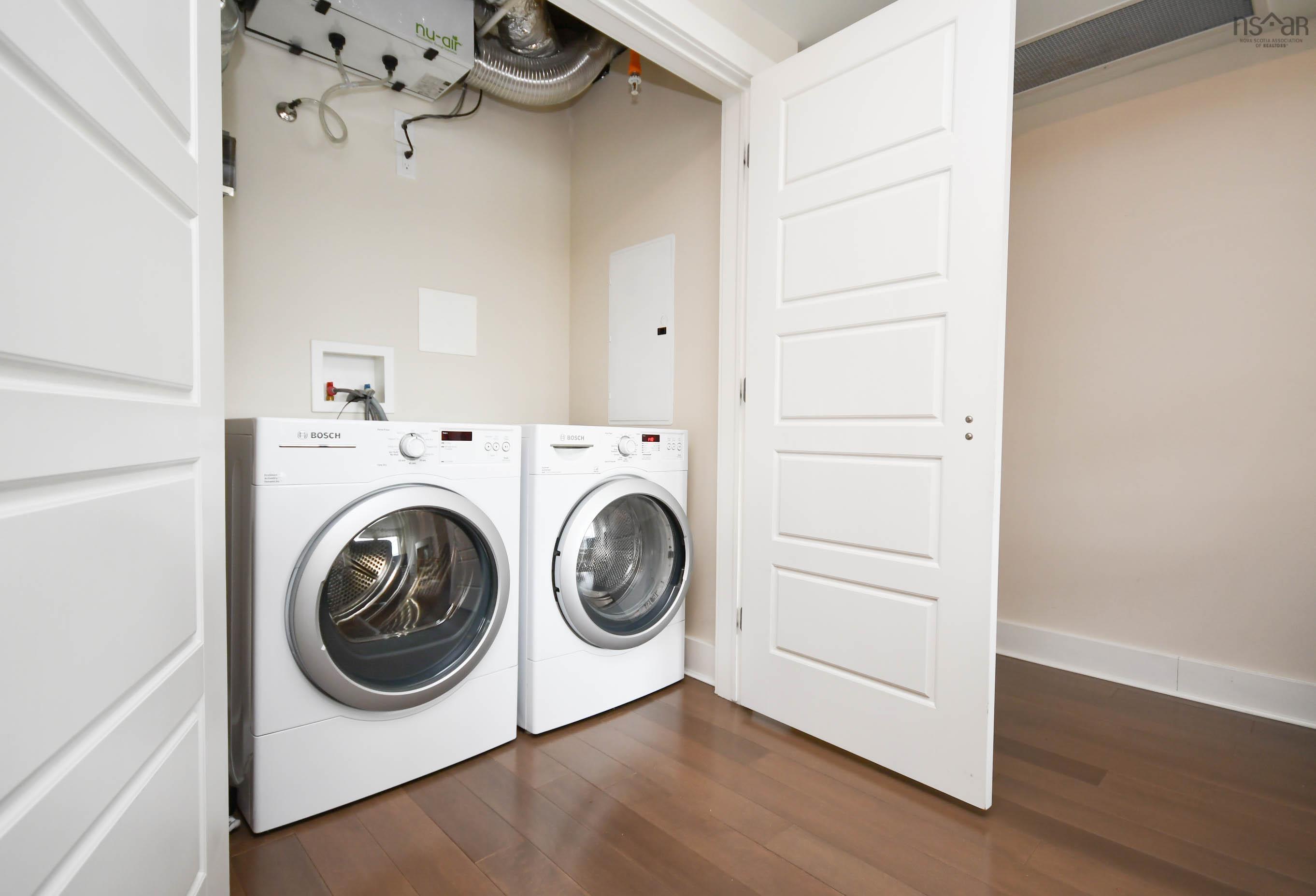 $444,900.00: 405 31 Kings Wharf Place, Dartmouth