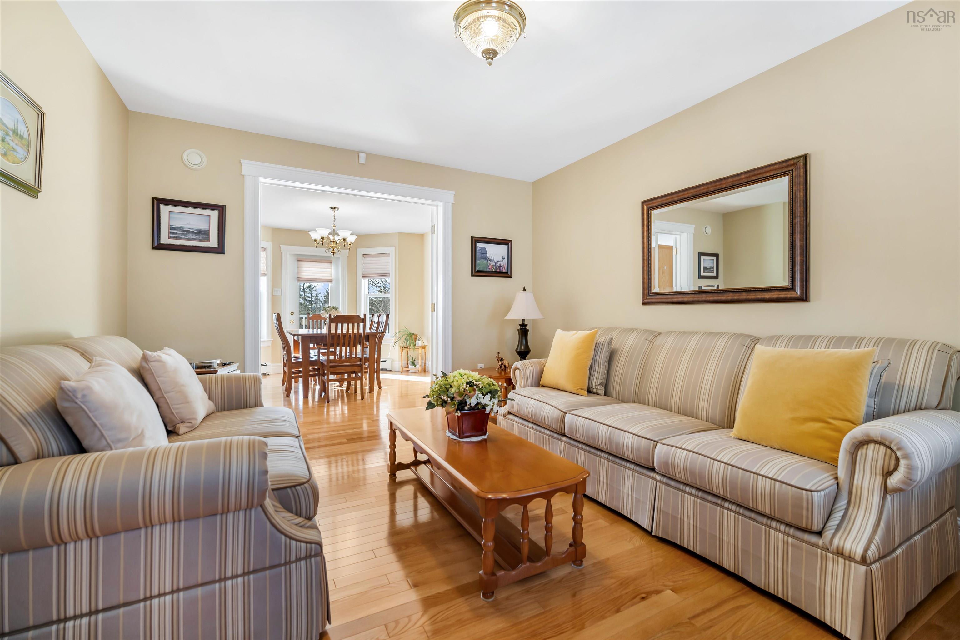 $759,900.00: 677 Westwood Boulevard, Upper Tantallon