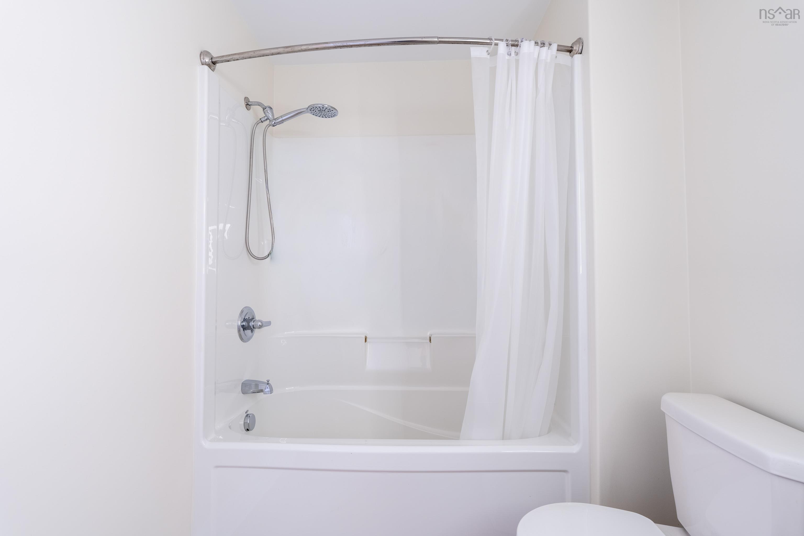 $565,000.00: 207 89 Pebblecreek Crescent, Dartmouth