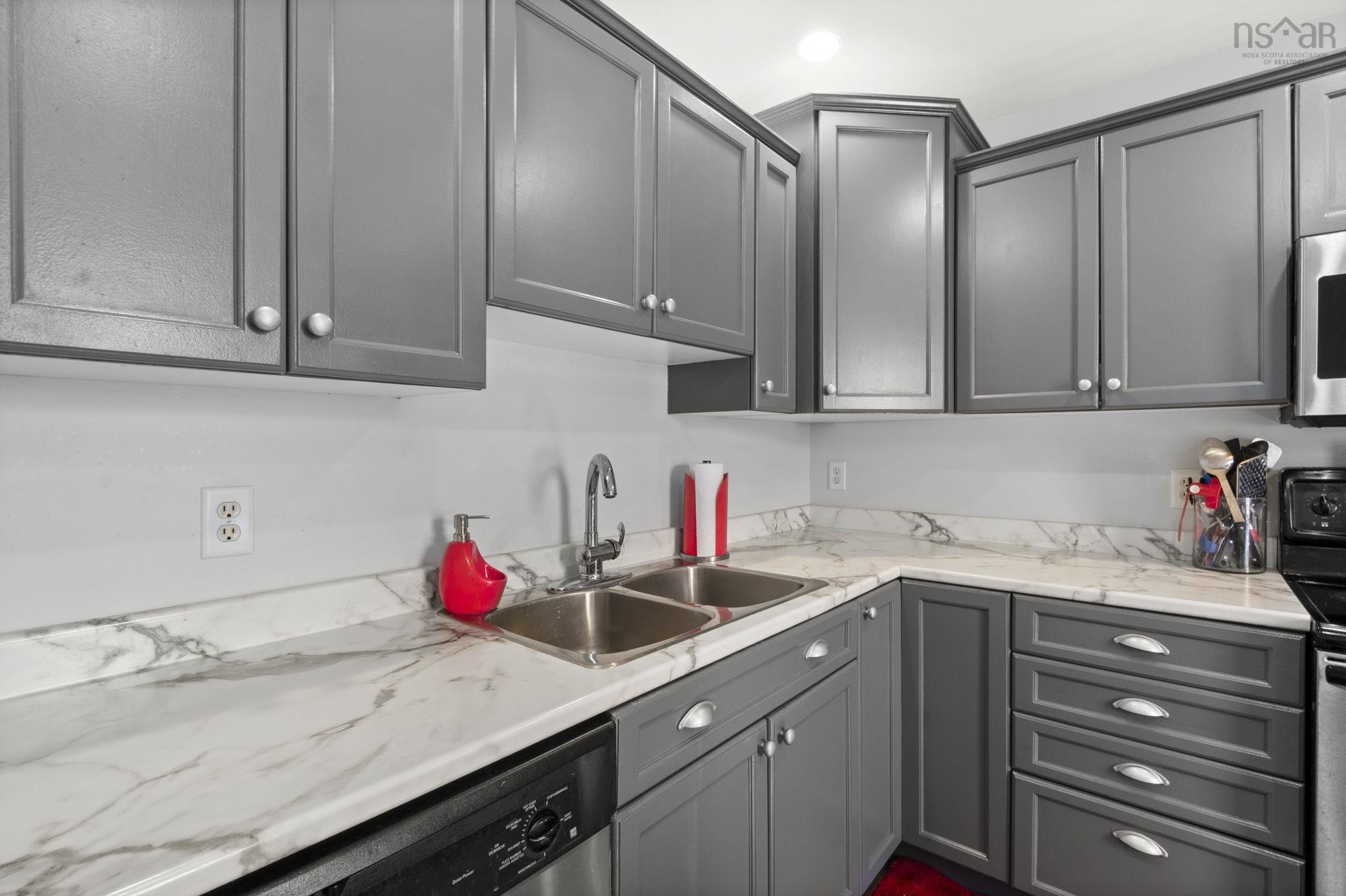 25 Middle Street, Dartmouth, NS (MLS 202602054)