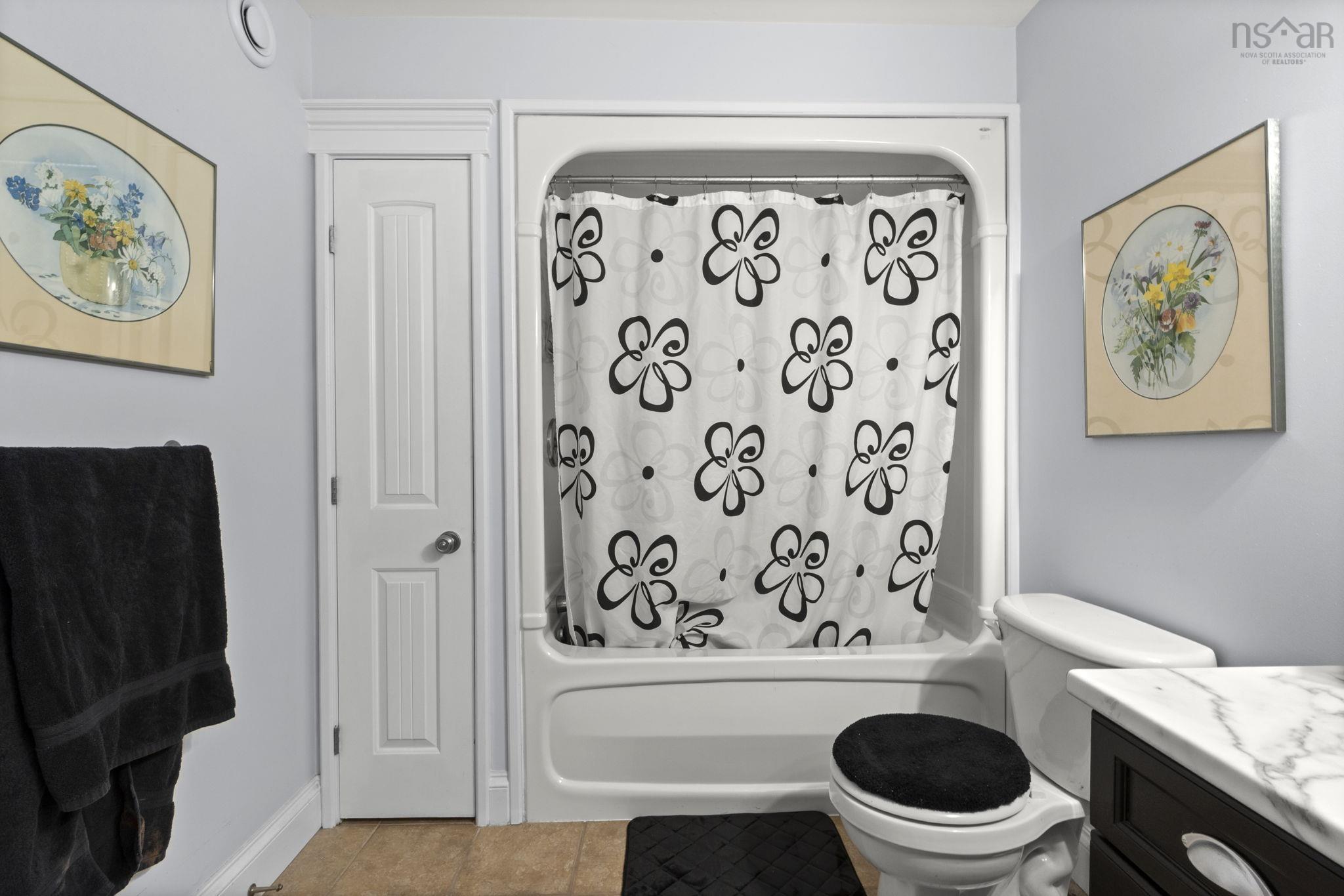 25 Middle Street, Dartmouth, NS (MLS 202602054)