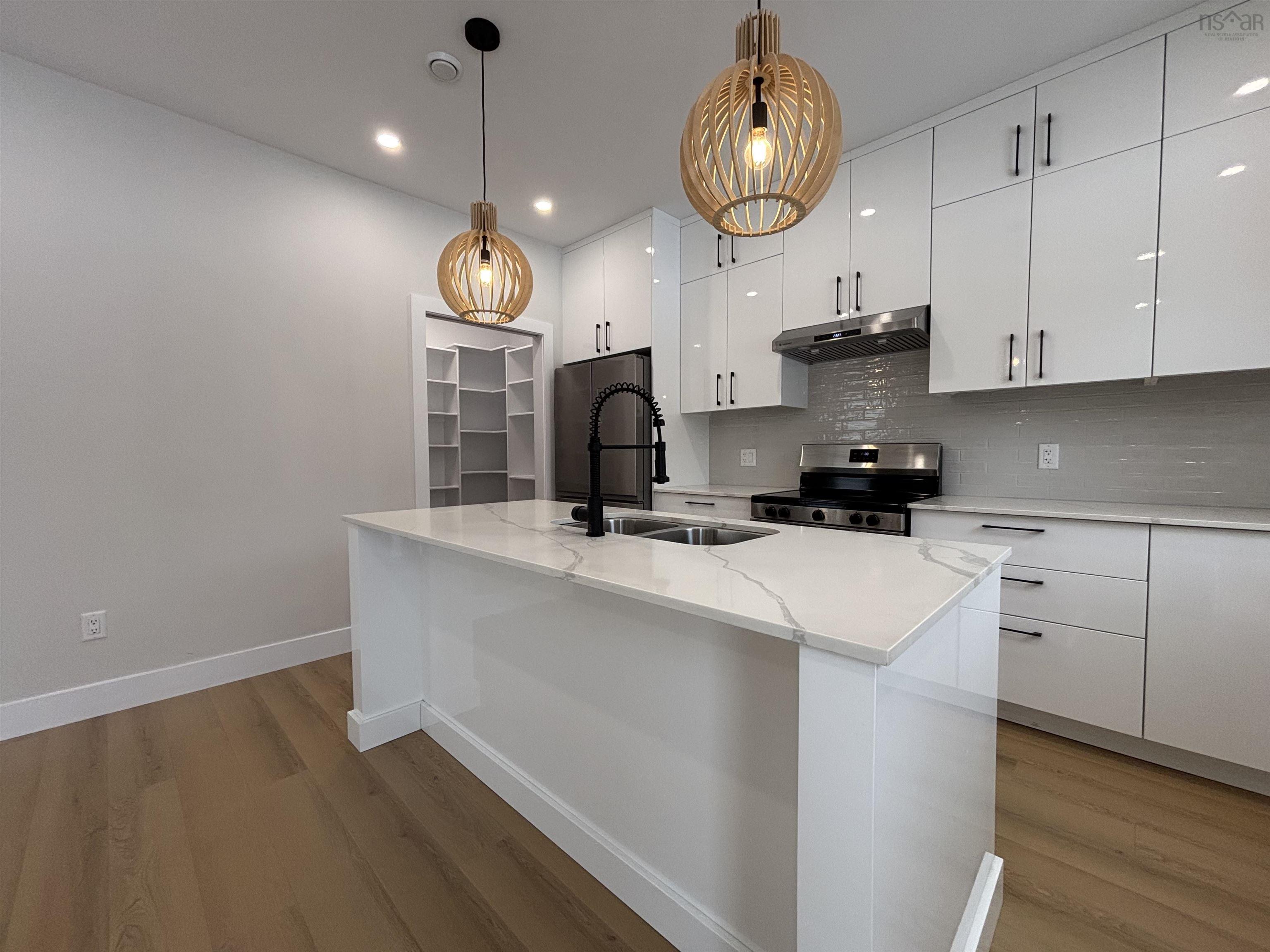 $539,900.00: 855 Highway 2, Elmsdale