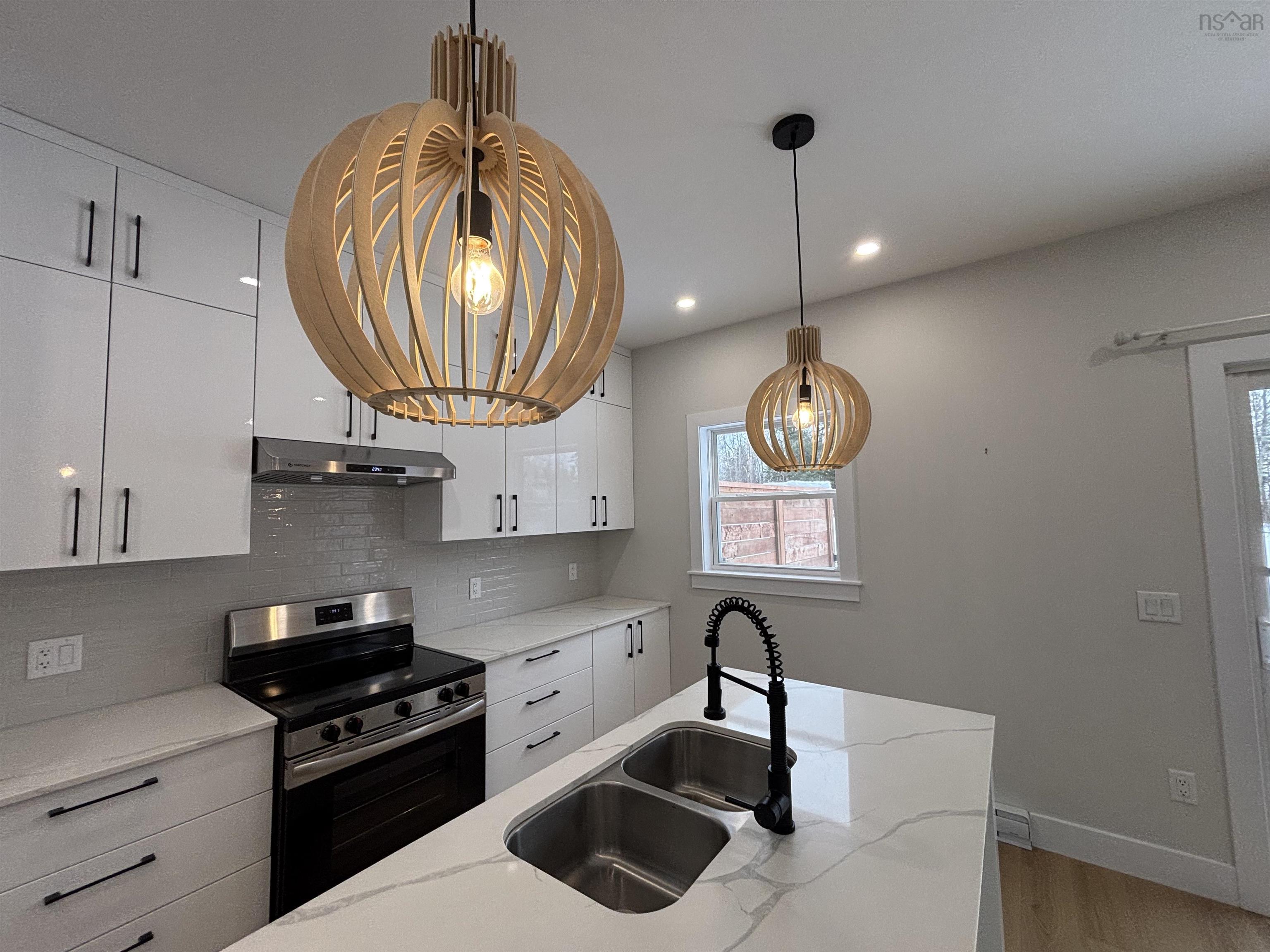 $539,900.00: 855 Highway 2, Elmsdale