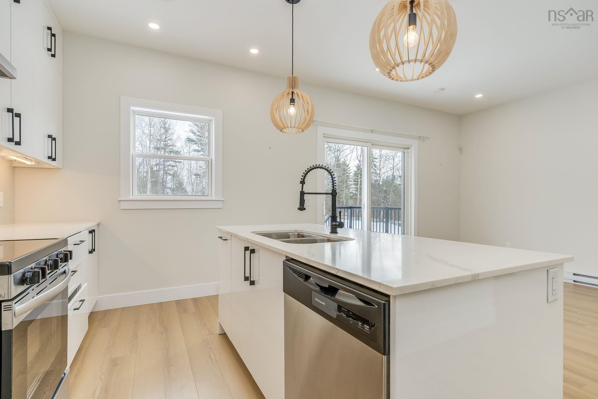 $529,900.00: 855 Highway 2, Elmsdale