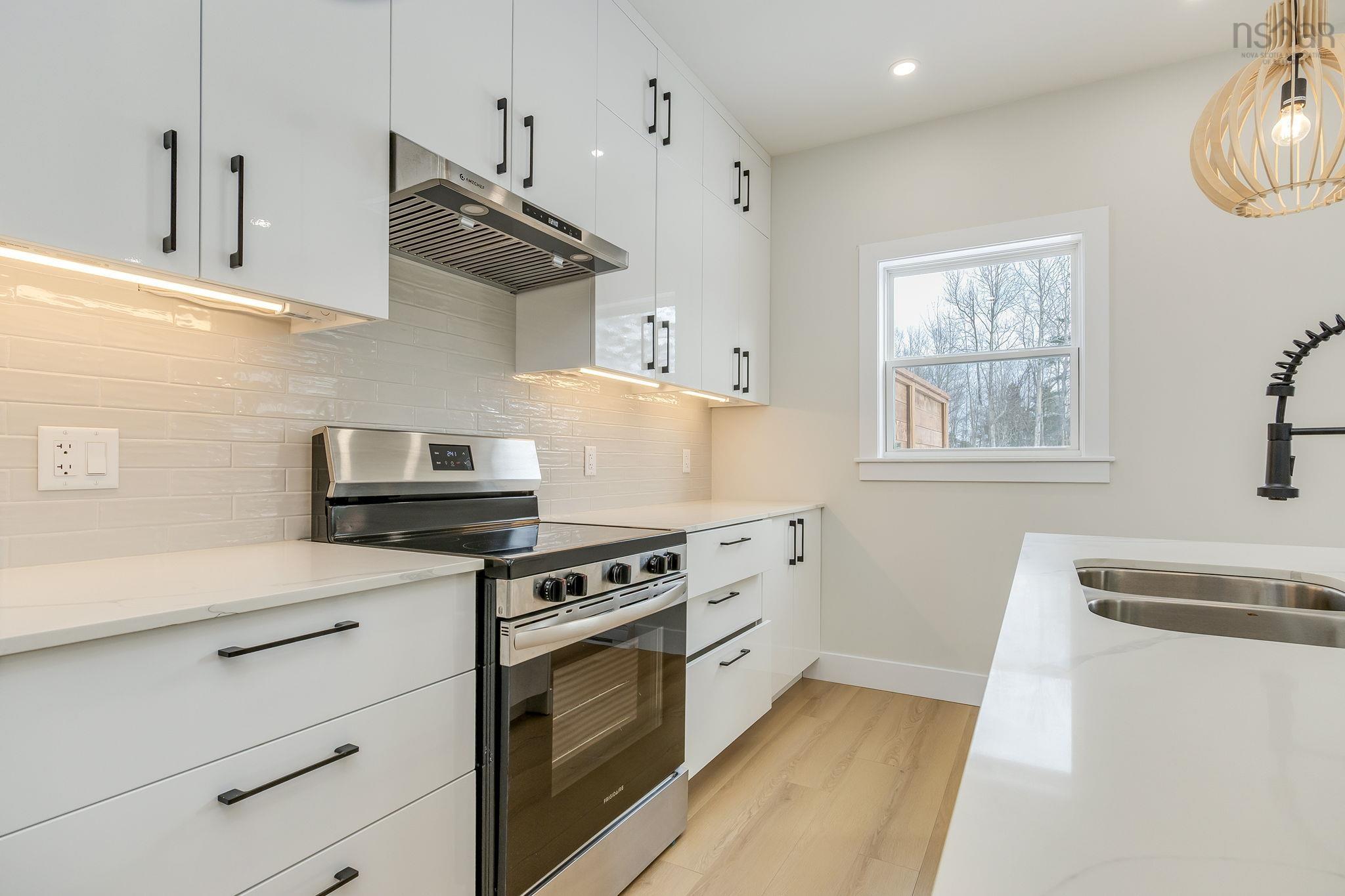 $519,900.00: 855 Highway 2, Elmsdale